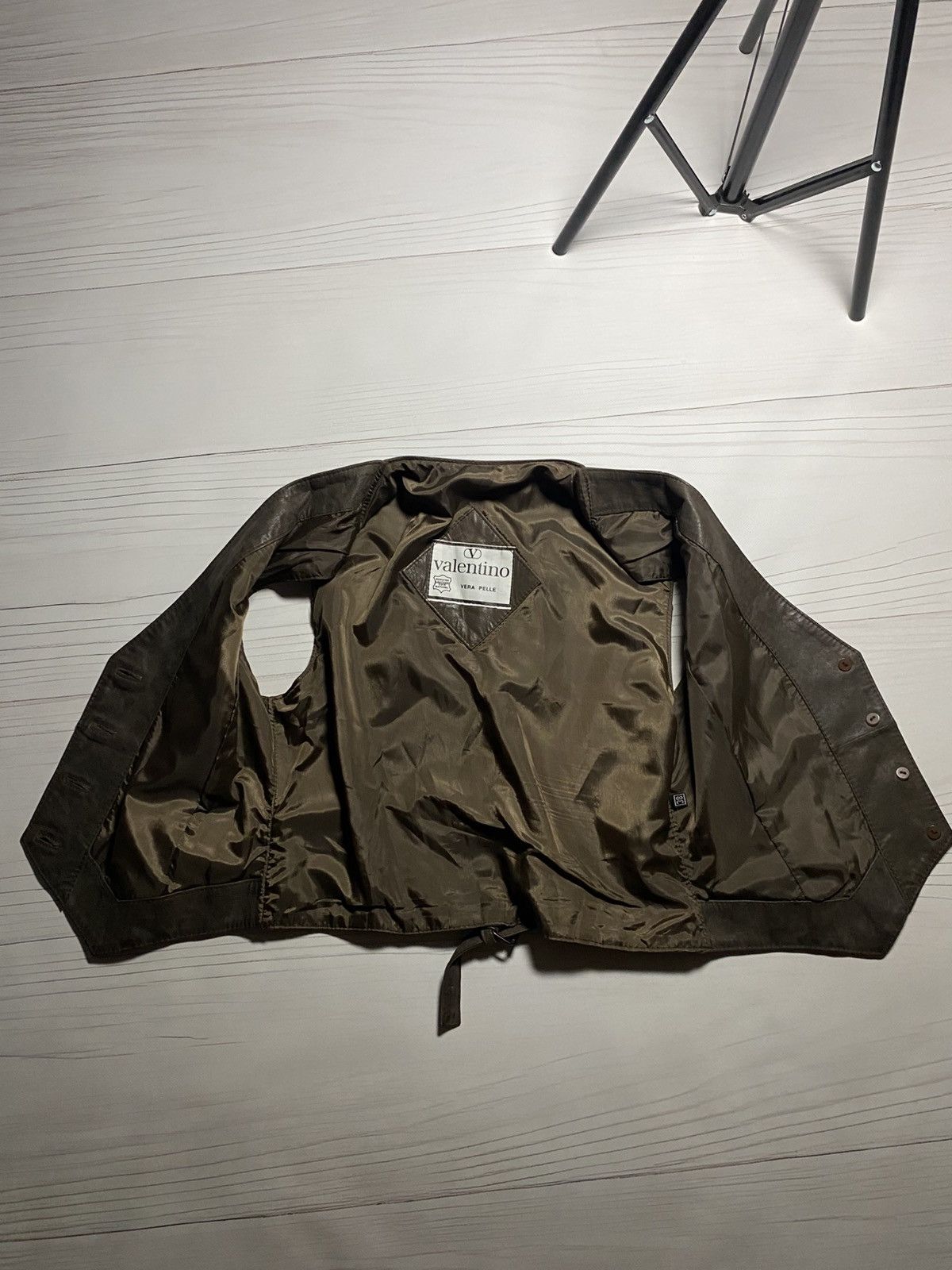 Valentino × Vera Pelle × Vintage Vintage Valentino Vera Pelle genuine leather y2k vest Size XS / US 0-2 / IT 36-38 - 9 Thumbnail