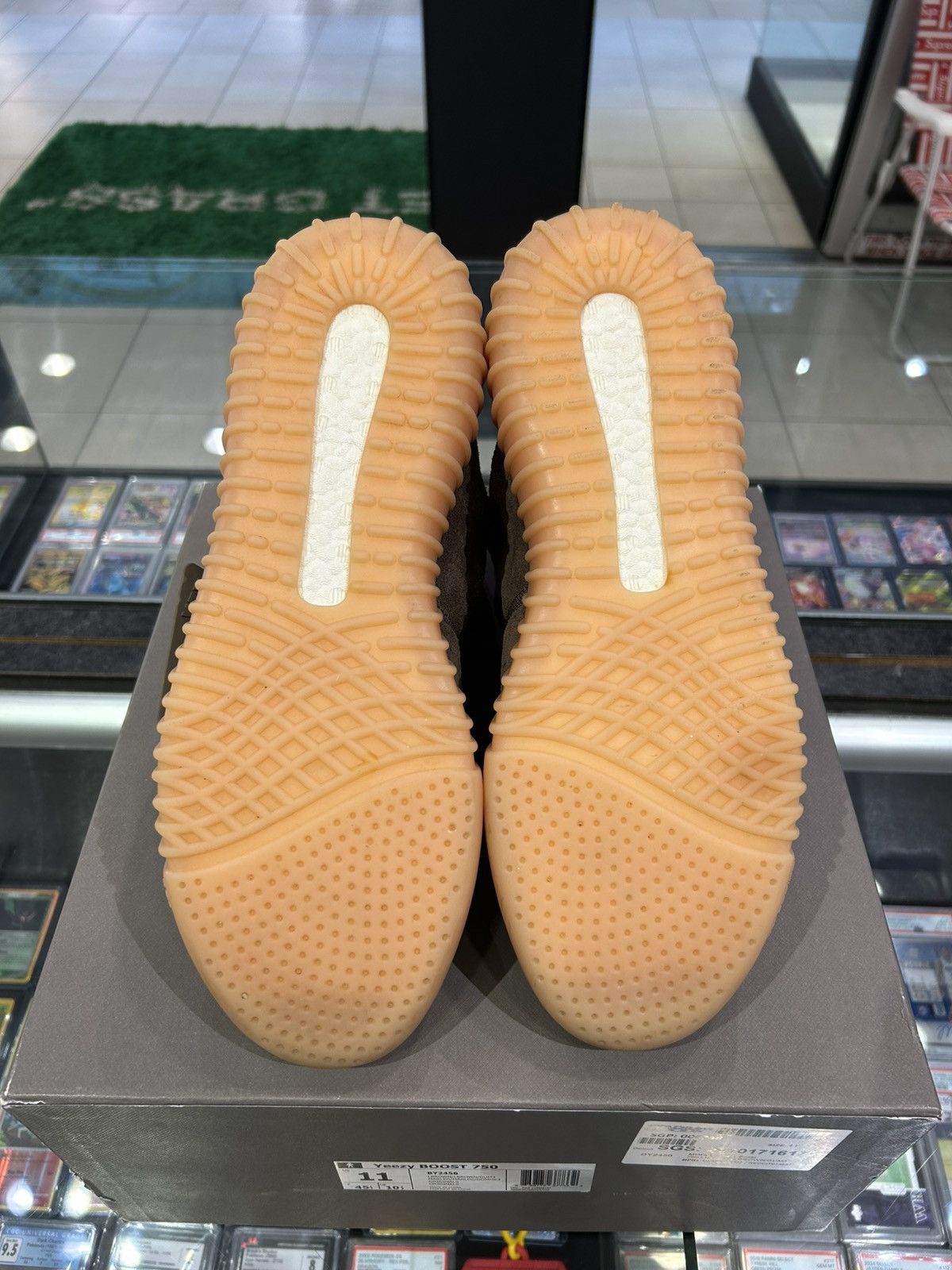 Yeezy Yeezy 750 Chocolate Size US 11 / EU 44 - 6 Thumbnail