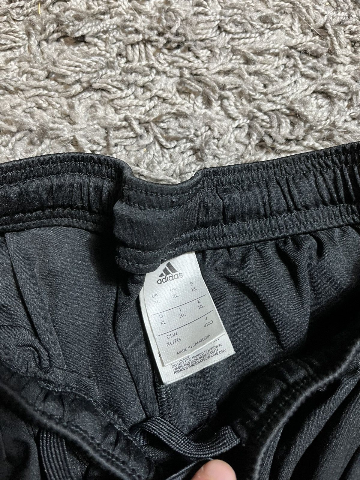 Adidas ADIDAS MANCHESTER UNITED 2018/19 SOCCER FOOTBALL SHORTS Size US 34 / EU 50 - 4 Thumbnail