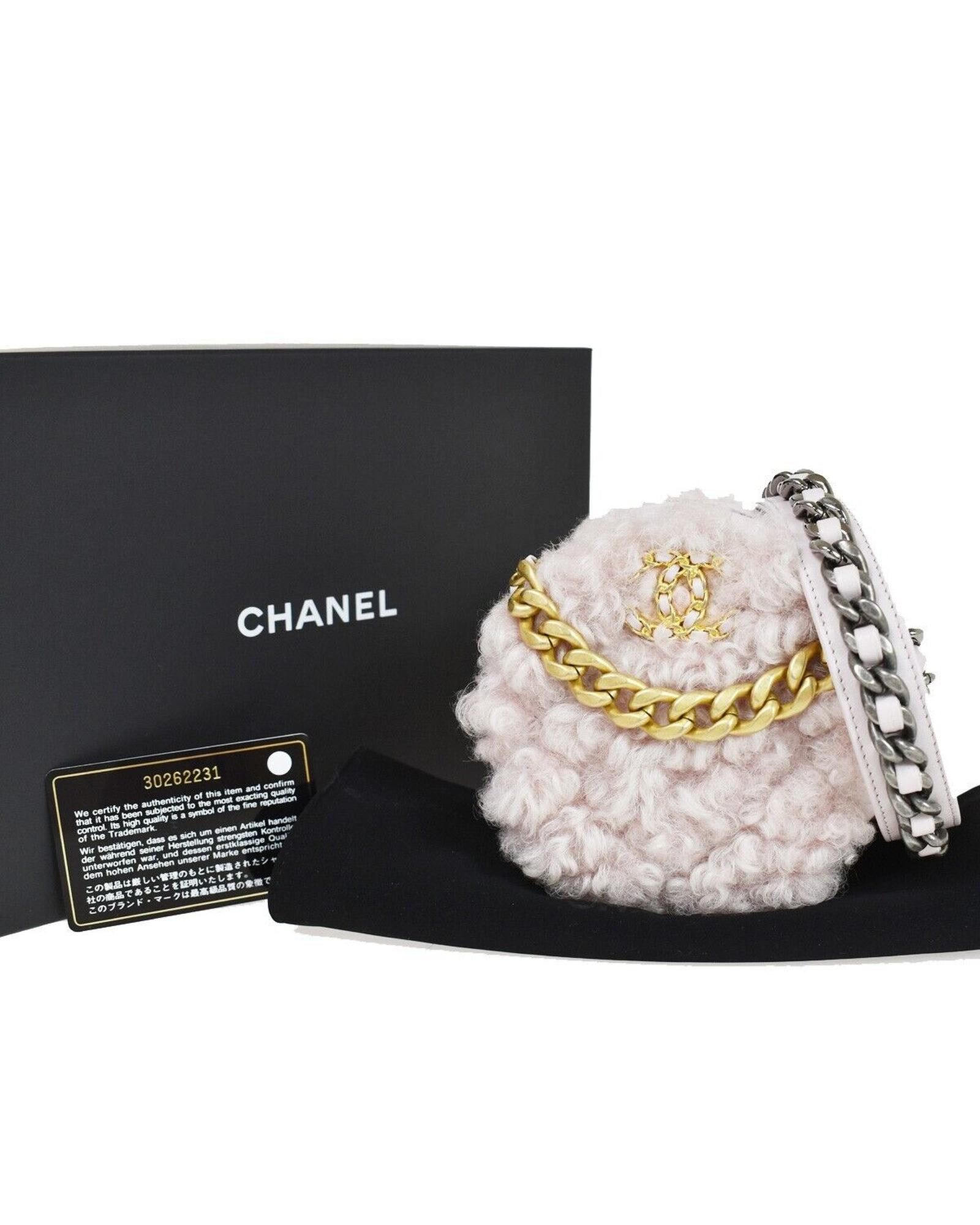 image of Chanel Charming Pink Wool And Leather Shoulder Bag With Iconic Logo, Women's