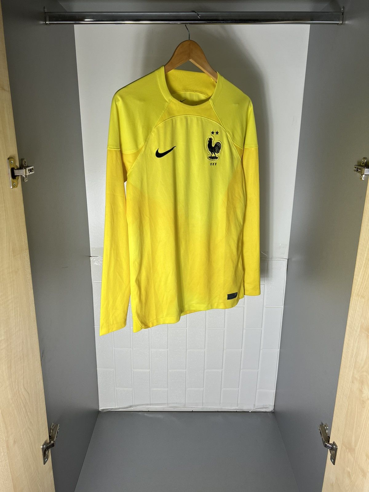 Nike VINTAGE NIKE FRANCE SOCCER JERSEY RETRO PSG BLOKE Y2K 90s Size US S / EU 44-46 / 1 - 5 Thumbnail