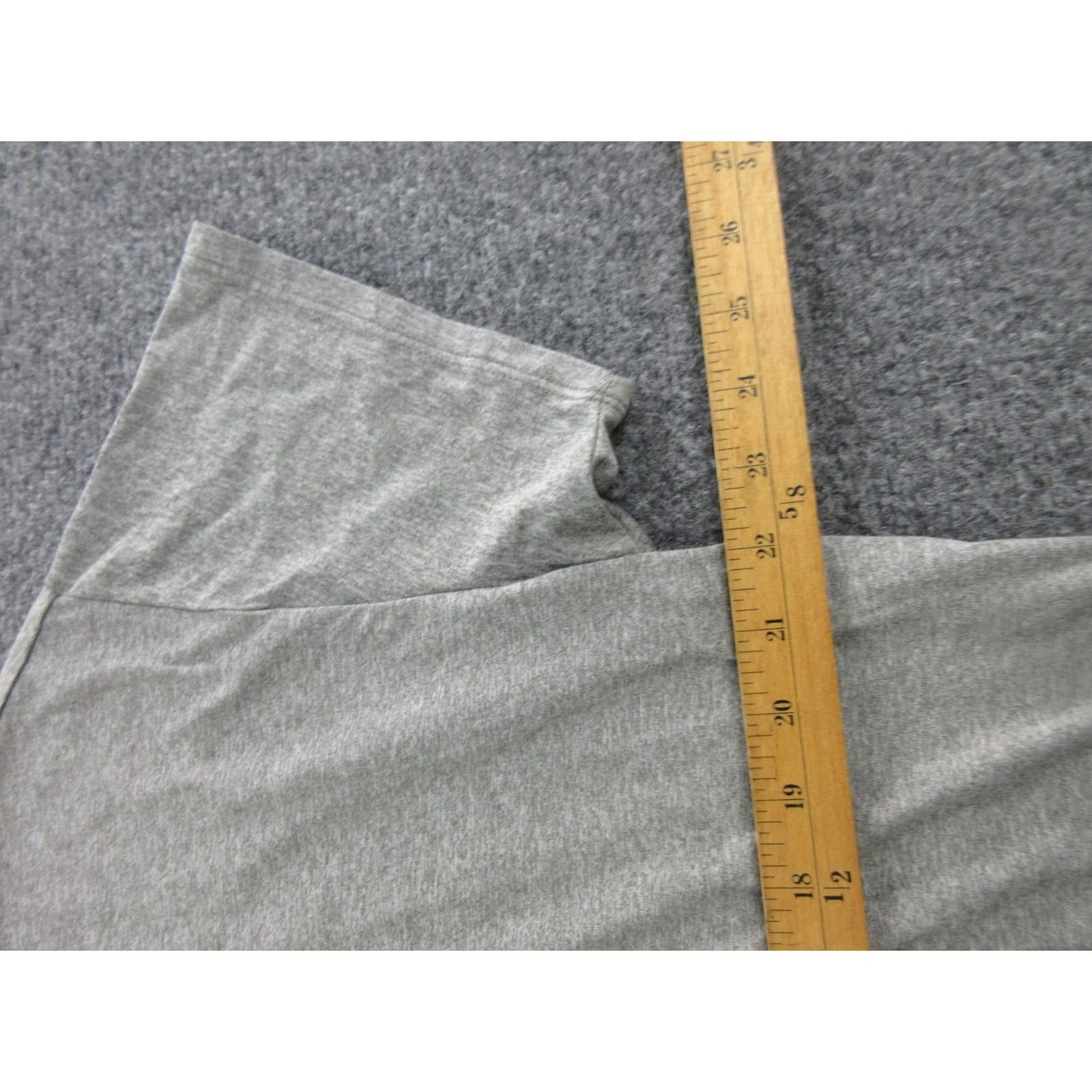 Vuori Vuori Shirt Womens L Gray Short Sleeve Crewneck Crop Basic Construction Logo Size L / US 10 / IT 46 - 7 Thumbnail