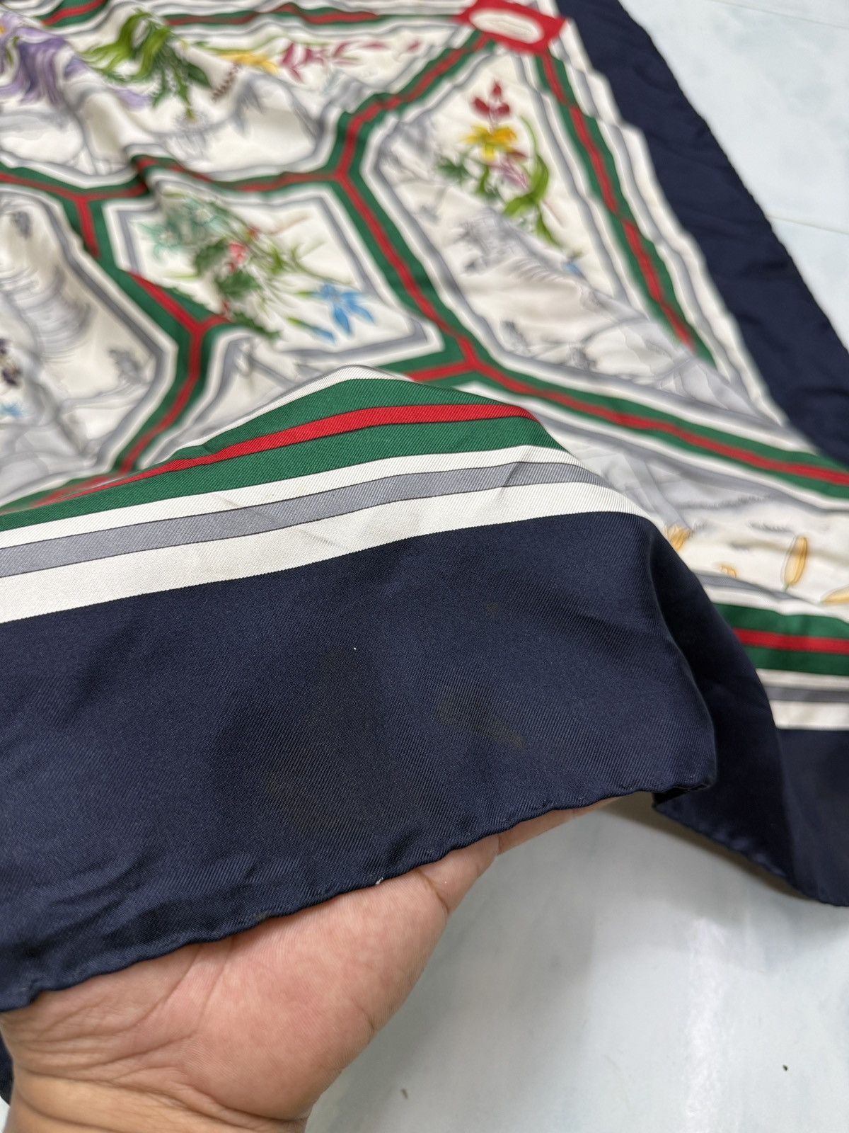 Gucci 🔥🔥🔥ARCHIVE VINTAGE GUCCI SILK SCARF BY VITTORIO ACCORNERO Size ONE SIZE - 9 Thumbnail