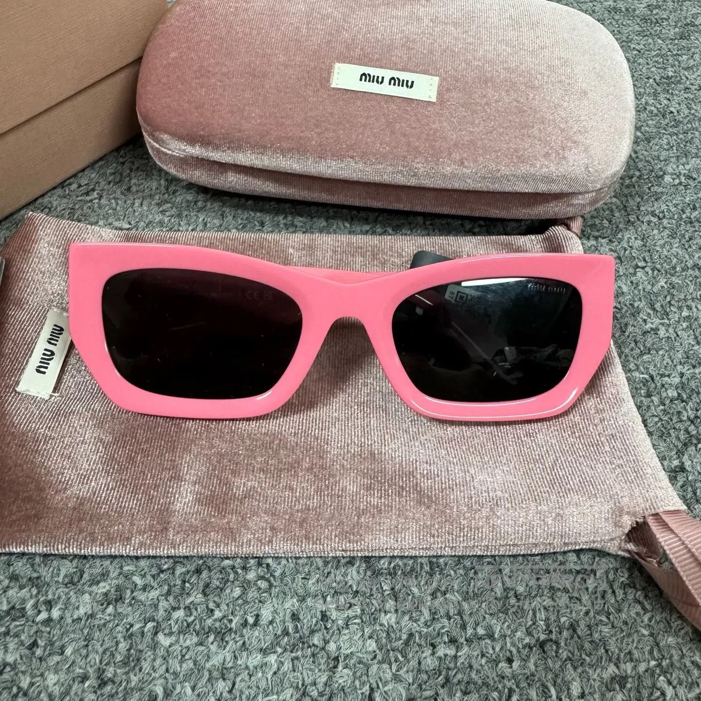 Miu Miu miu miu Pink square with lettered sunglasses| Size ONE SIZE - 3 Thumbnail