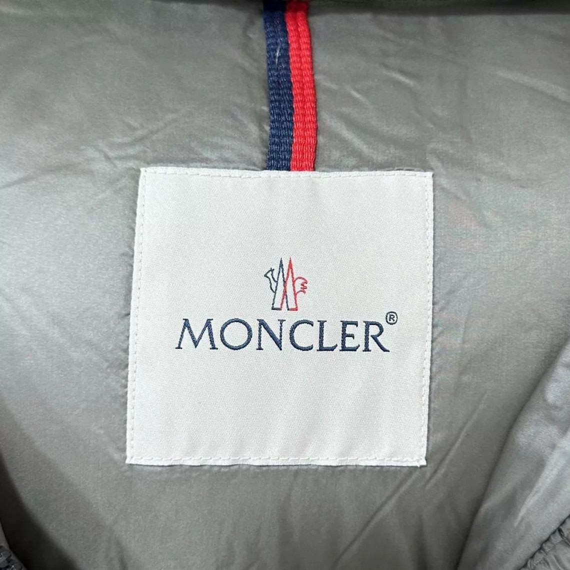 Moncler Moncler Fourmi gray hooded down jacket 2 new tags Size XS / US 0-2 / IT 36-38 - 7 Thumbnail