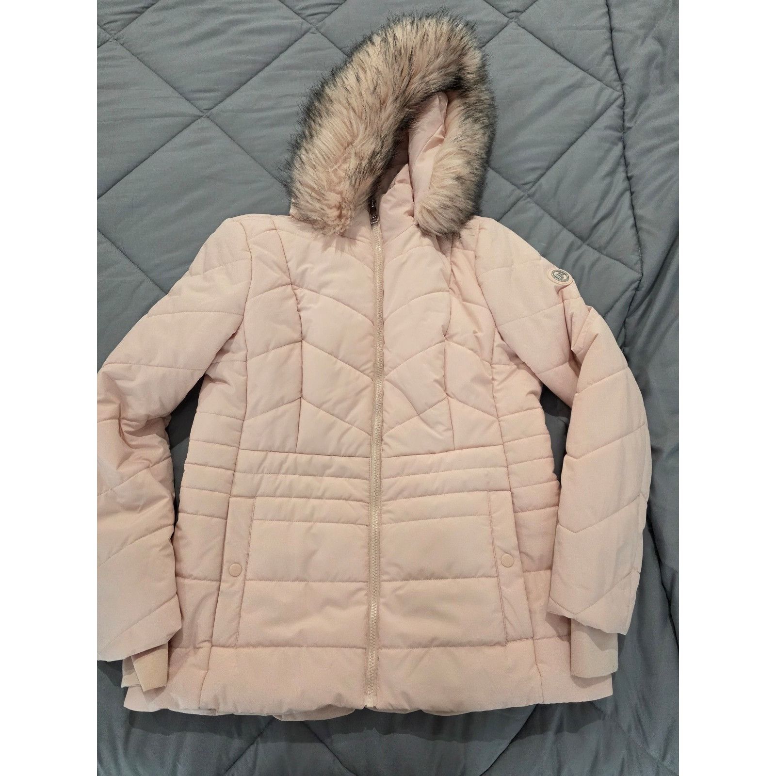 London Fog Excellent Condition London Fog Womens Medium Faux Fur Hooded Size M / US 6-8 / IT 42-44 - 1 Thumbnail