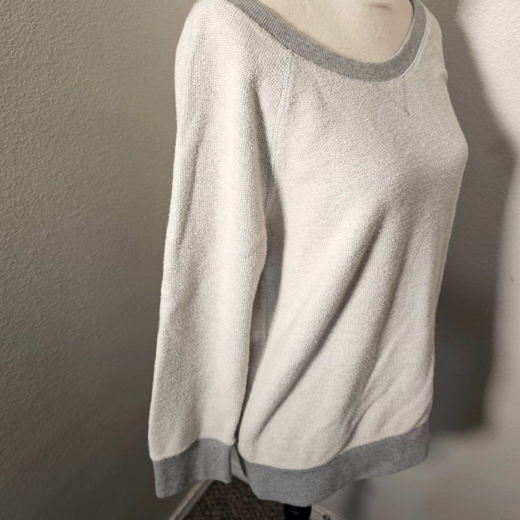 Victoria's Secret VINTAGE Victoria's Secret PINK Sweatshirt Heather Gray Crew Neck Inside Out Style M Women's, Gray, Casual, 90s? Size M / US 6-8 / IT 42-44 - 4 Thumbnail