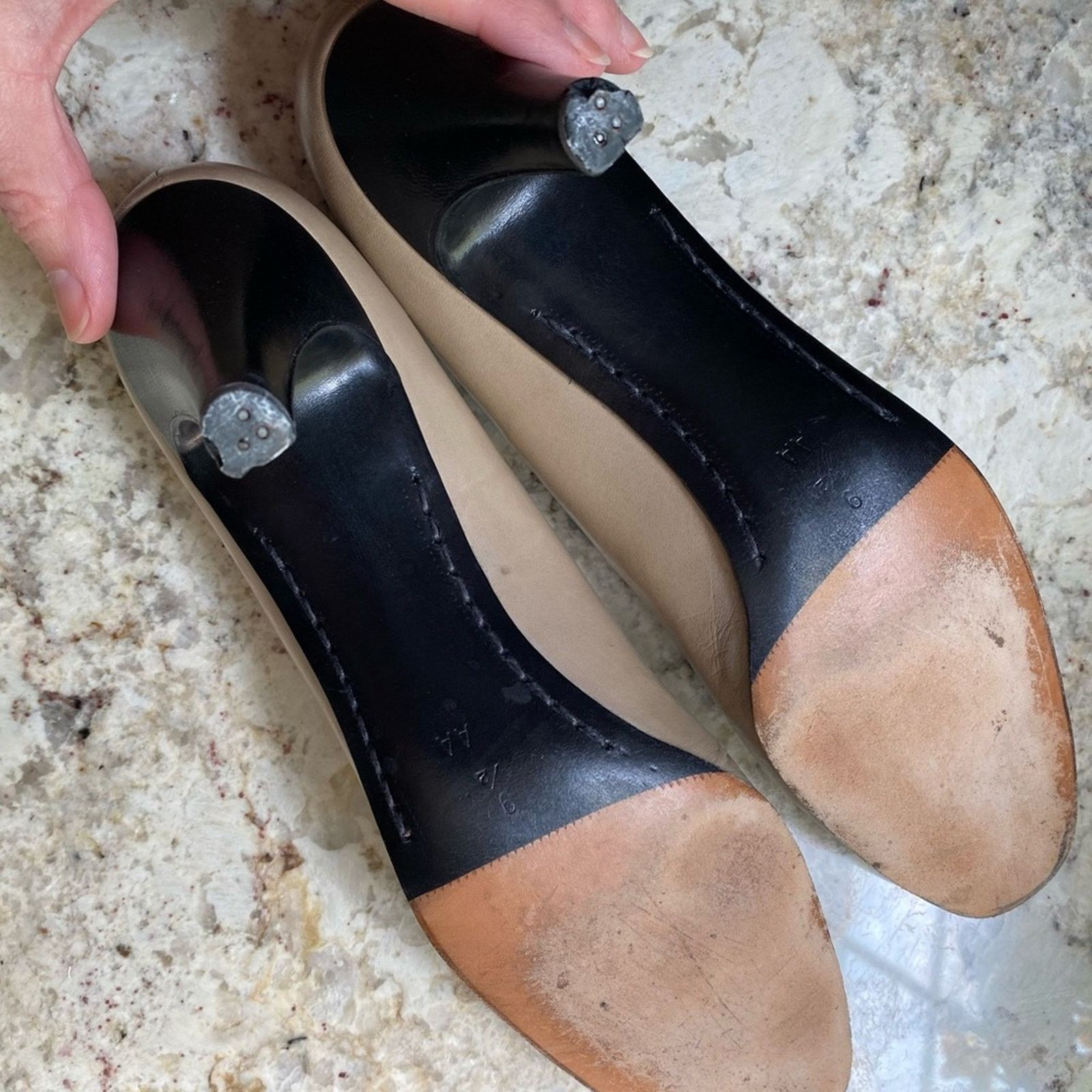 Van Cleef & Arpels Helene Arpels Ivory Leather Spectator Pumps Italy 9.5 AA Size US 9.5 / IT 39.5 - 11 Thumbnail
