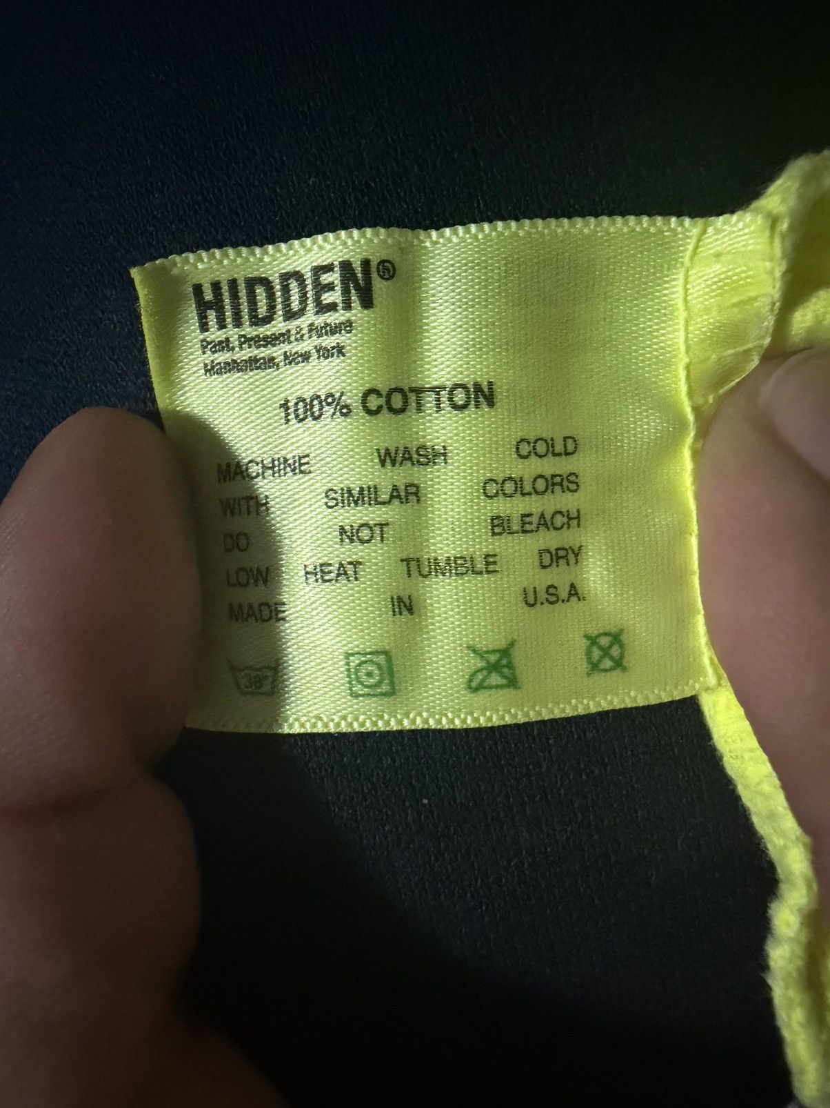 HIDDEN HIDDEN NY NEON SCRIBBLE LOGO TEE IN MEDIUM Size US M / EU 48-50 / 2 - 7 Thumbnail