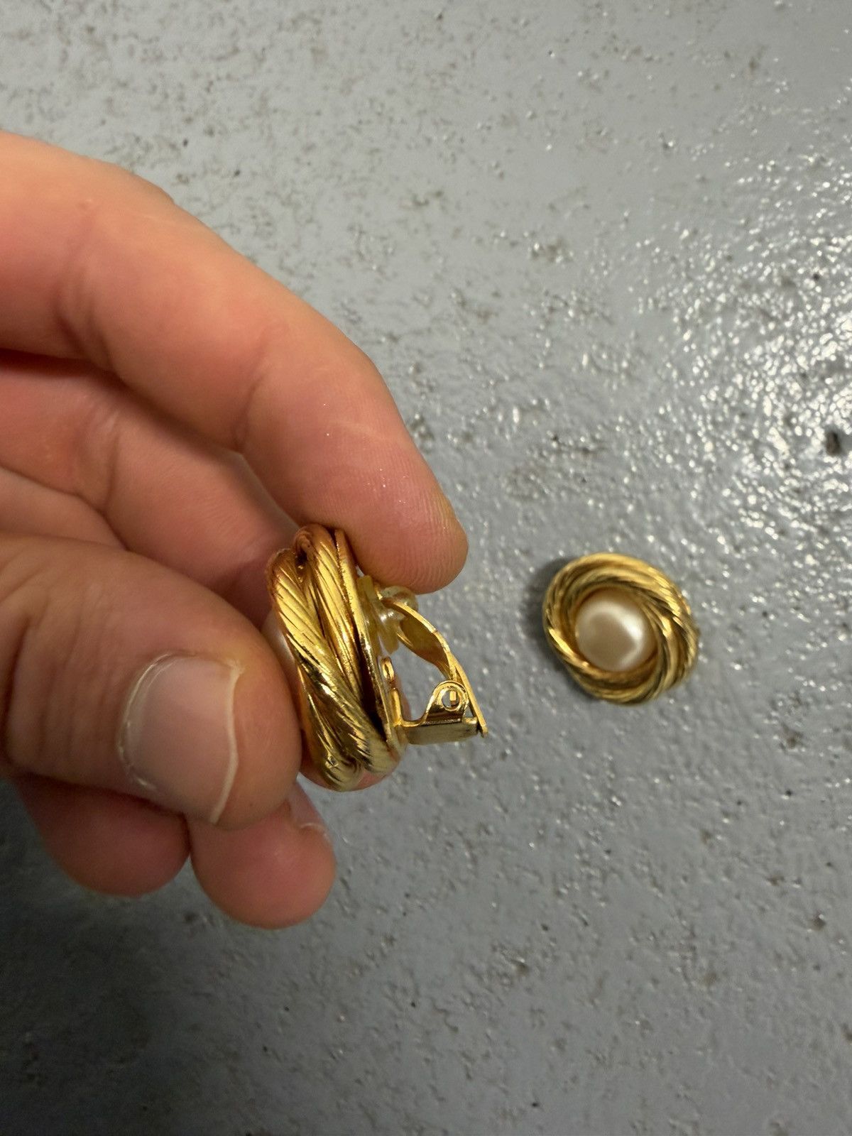 Chanel Vibtage Chanel Pearl Gold Plated Earrings Size ONE SIZE - 3 Thumbnail
