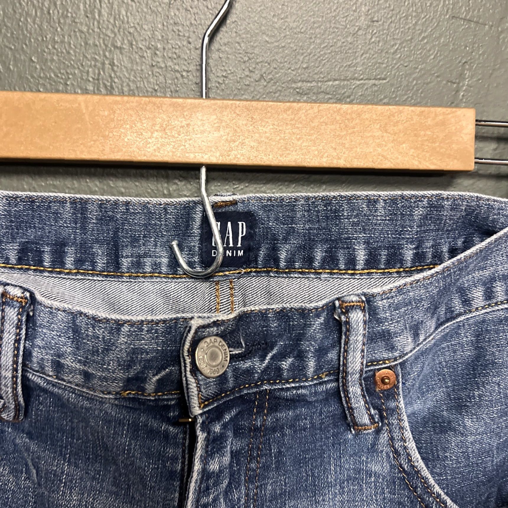 Gap Gap Mens Jeans 33x30 Blue Denim Straight Leg Athletic 1969 90s Retro USA Pocket Stretch Regular Mid Rise - Mens Jeans Gap 1969 Blue Dark Wash Denim Size US 33 - 2 Thumbnail