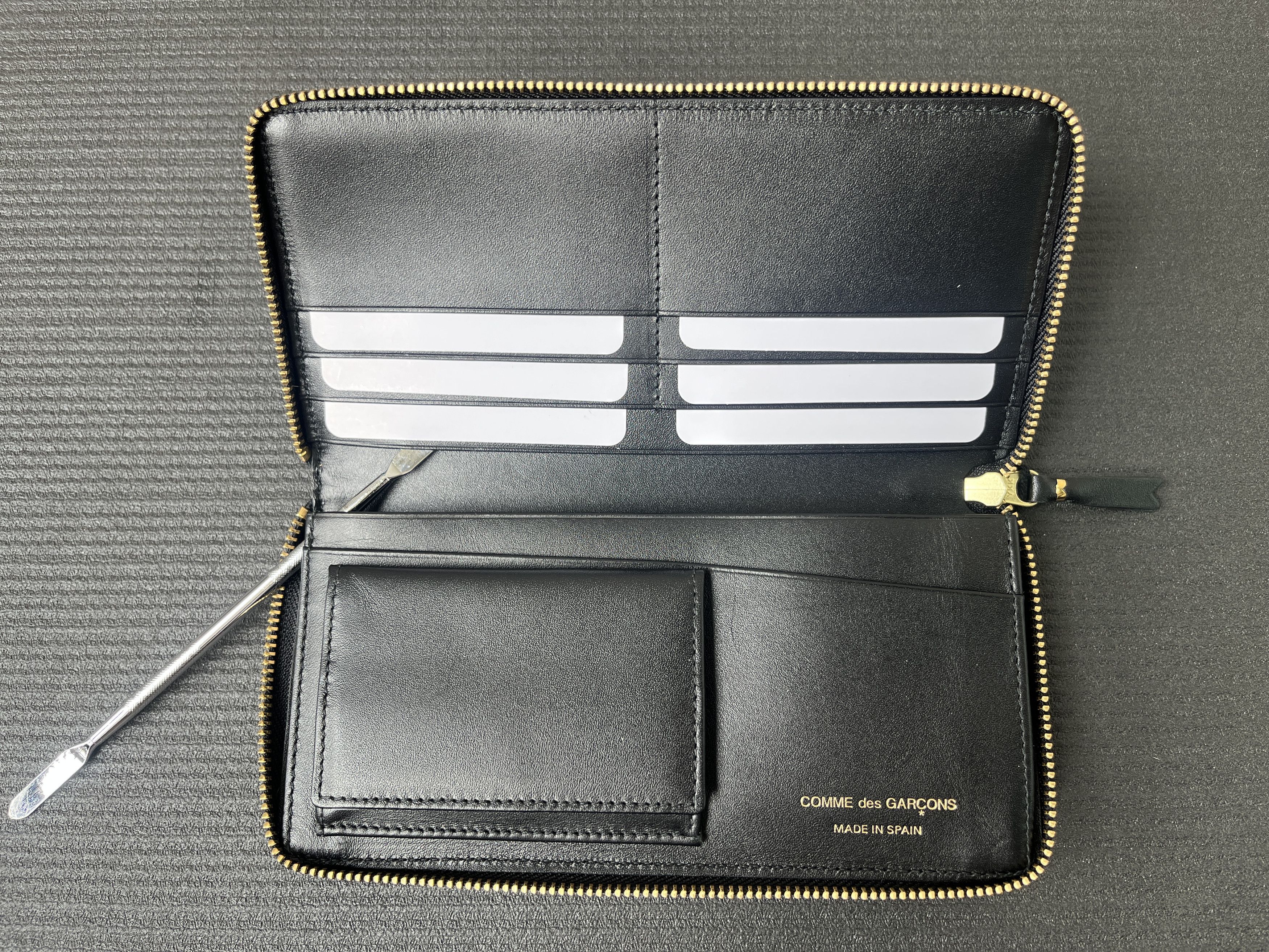 Comme des Garcons Comme des Garcons Embossed Grid Zip Long Wallet Size ONE SIZE - 4 Thumbnail