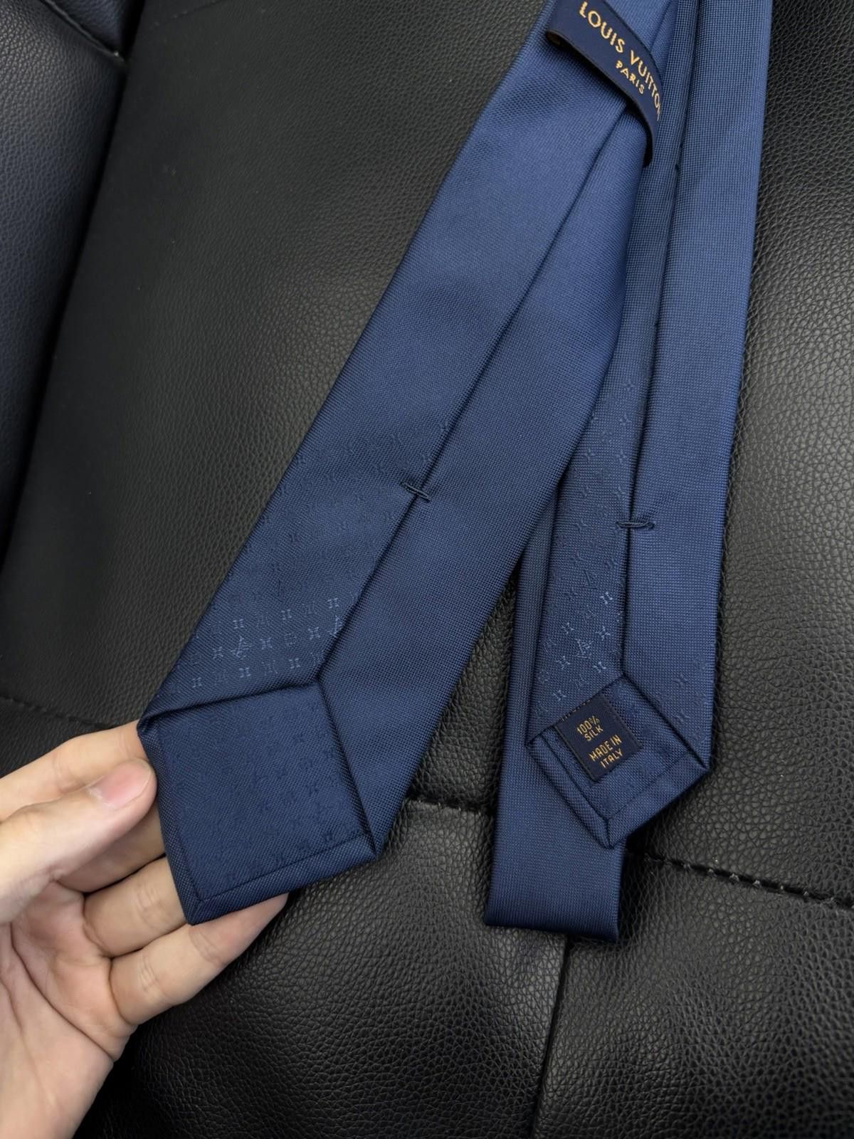 Louis Vuitton Louis Vuitton Tie Silk 100 % Authentic Monogram Tie , Blue Size ONE SIZE - 3 Thumbnail