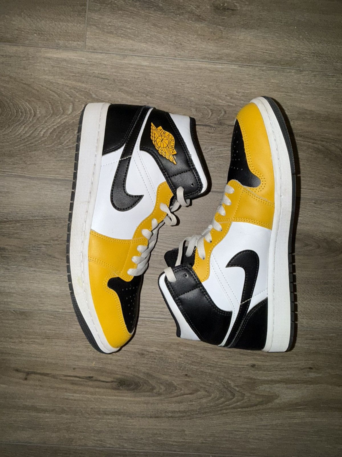 Air Jordan Mid 'Yellow Ochre'