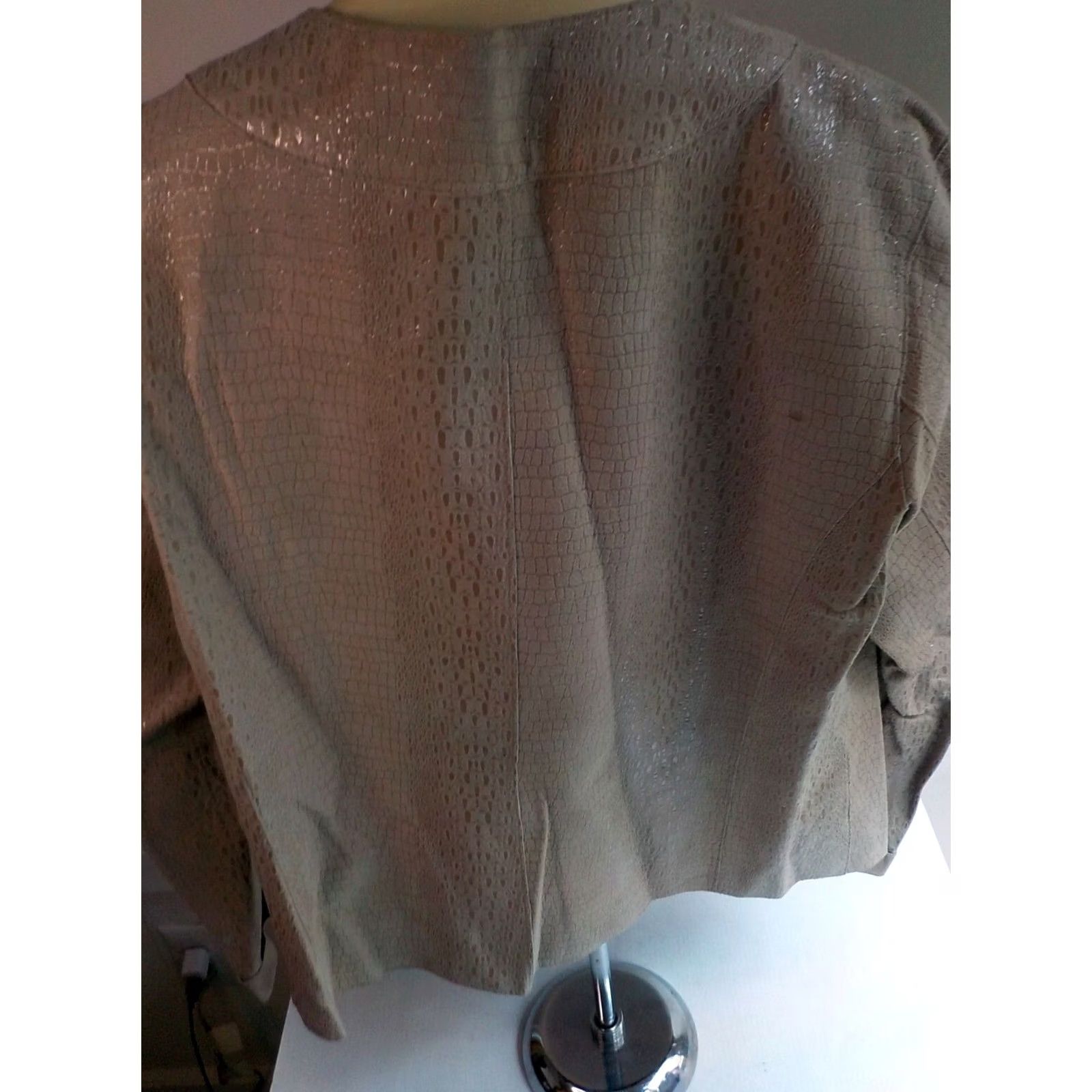 Vintage Chico's Full Zipper Reversible Leather Jacket-Solid/Animal Print Beige SZ 2 Jacket Womens Leather Reversible Beiges Size XS / US 0-2 / IT 36-38 - 4 Thumbnail