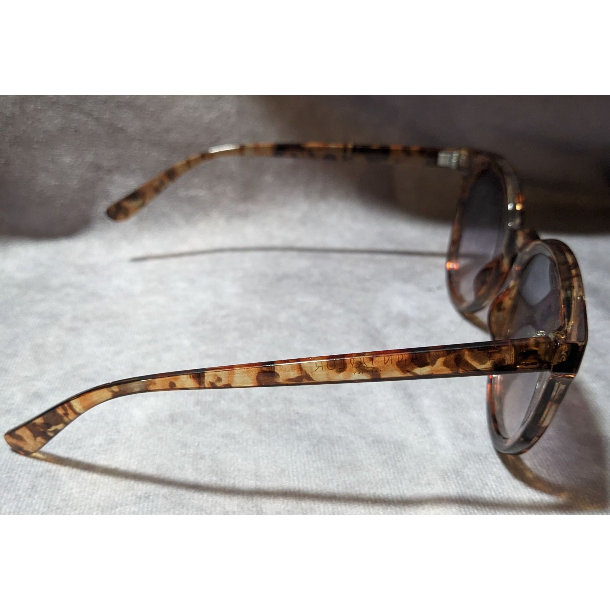 Ann Taylor Ann Taylor Factory Retro Tortoise Sunglasses Size ONE SIZE - 2 Thumbnail