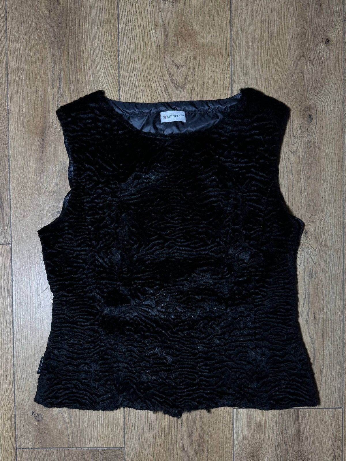 Moncler Women`s Moncler Black Textured Faux-Fur Vest Autentic Size L Size L / US 10 / IT 46 - 6 Thumbnail
