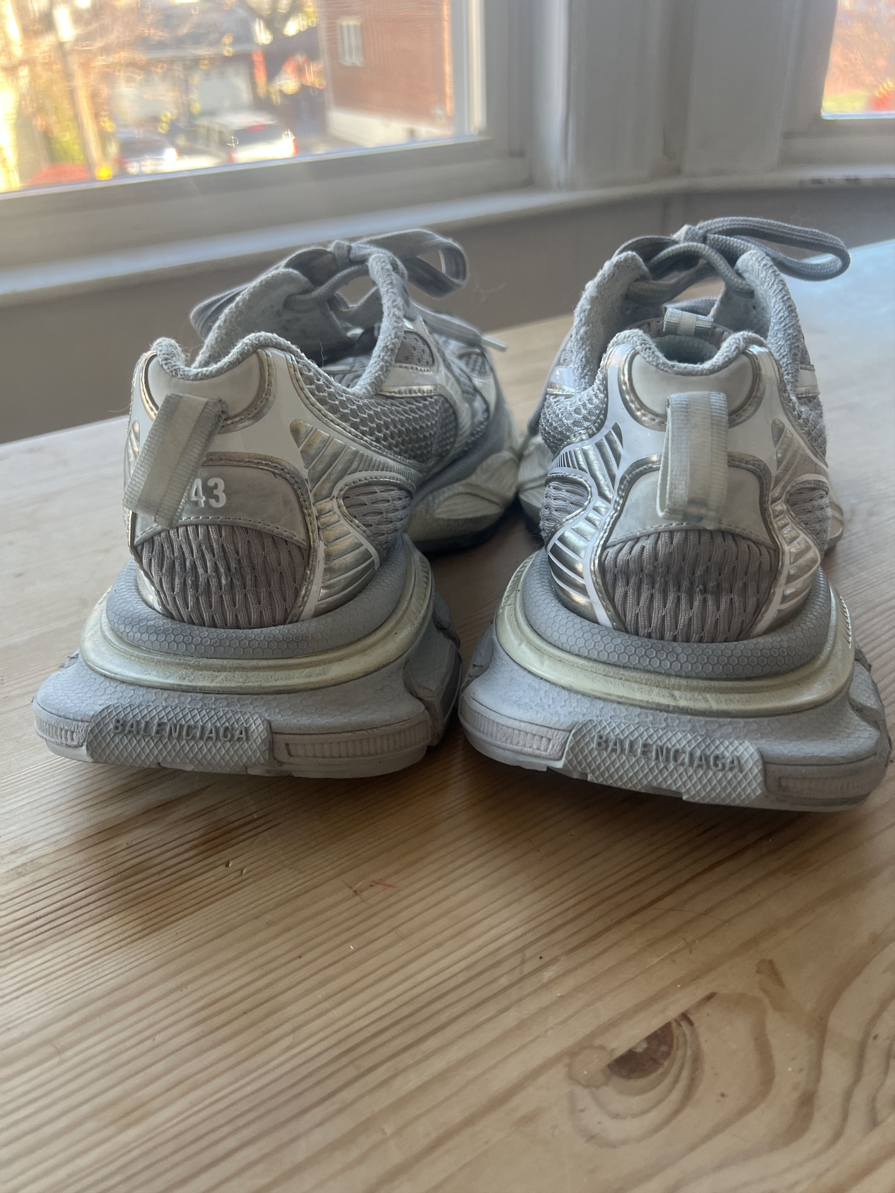 関税込【BALENCIAGA】3XLスニーカー  Eggshell Gold Balenciaga Balenciaga 3XL Eggshell | Grailed