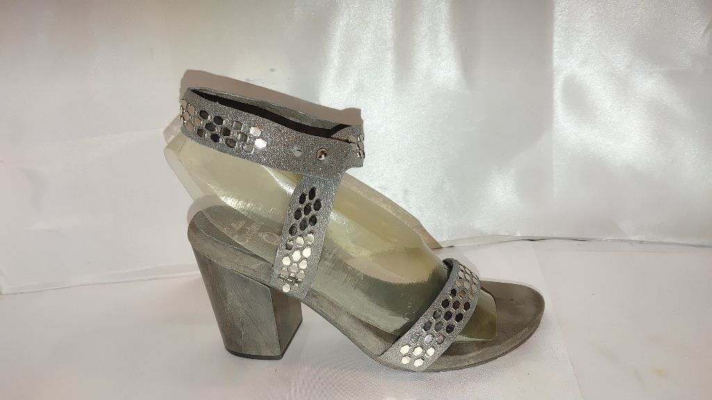The Unbranded Brand Calleen Cordero Metallic Silver Sandals Size 8.5 Size US 8.5 / IT 38.5 - 2 Thumbnail