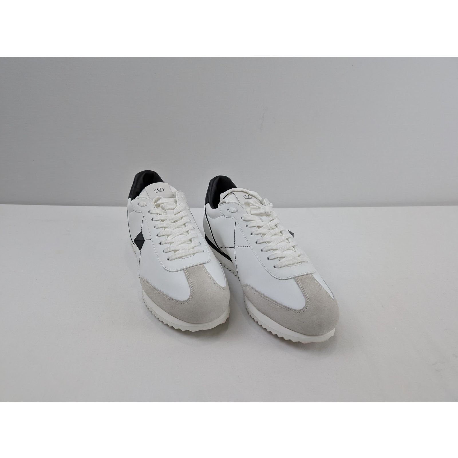 Valentino o1rshd1 Stud-around Sneakers in Leather in White Size US 11 / EU 44 - 8 Thumbnail