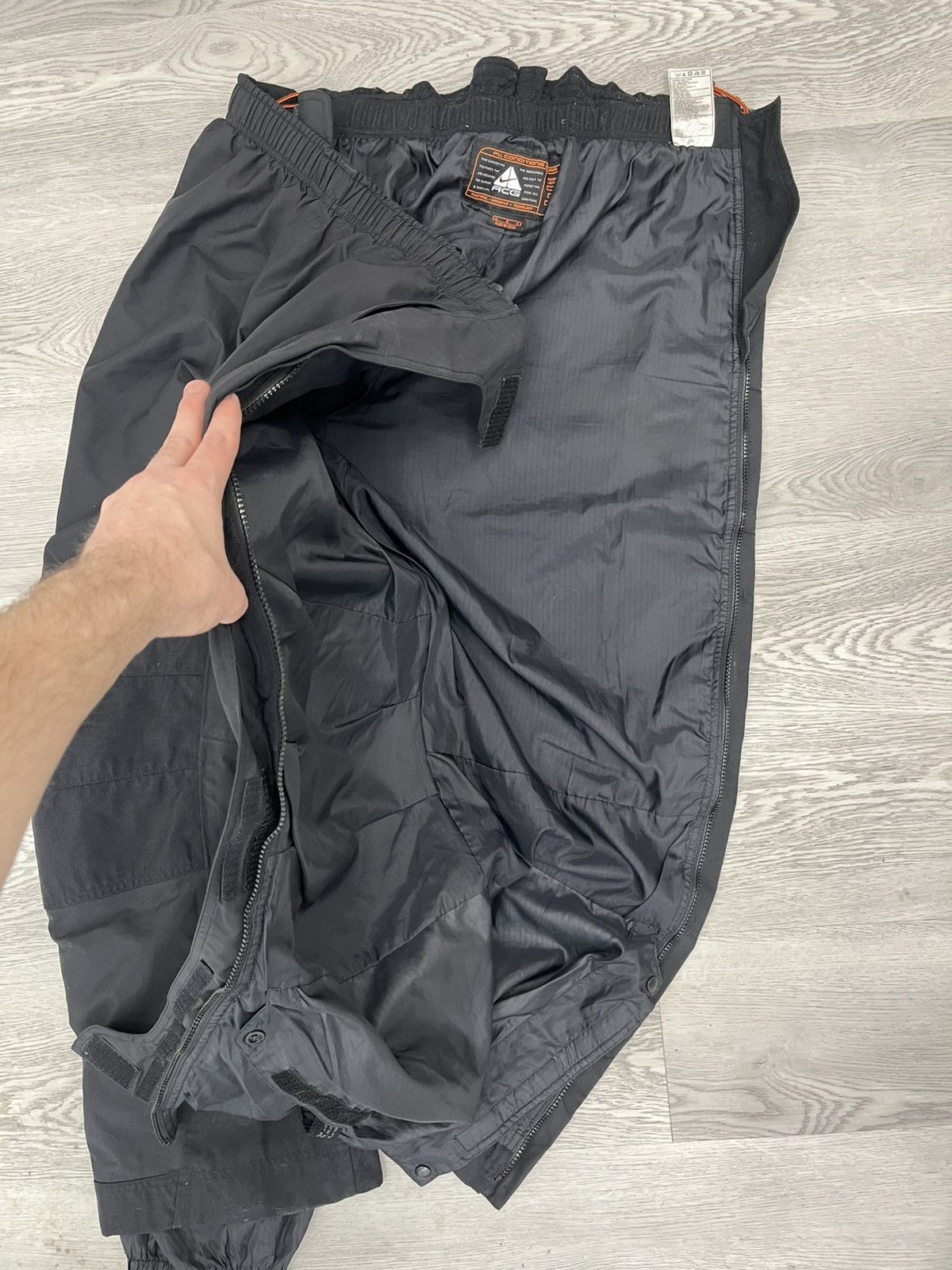 Nike ACG Vintage Nike ACG Pockets Snowboarding Full Zip Pants Size US 34 / EU 50 - 2 Thumbnail
