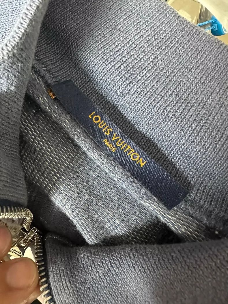 Louis Vuitton Louis Vuitton Full logo half-zip sweatshirt Size US L / EU 52-54 / 3 - 3 Thumbnail