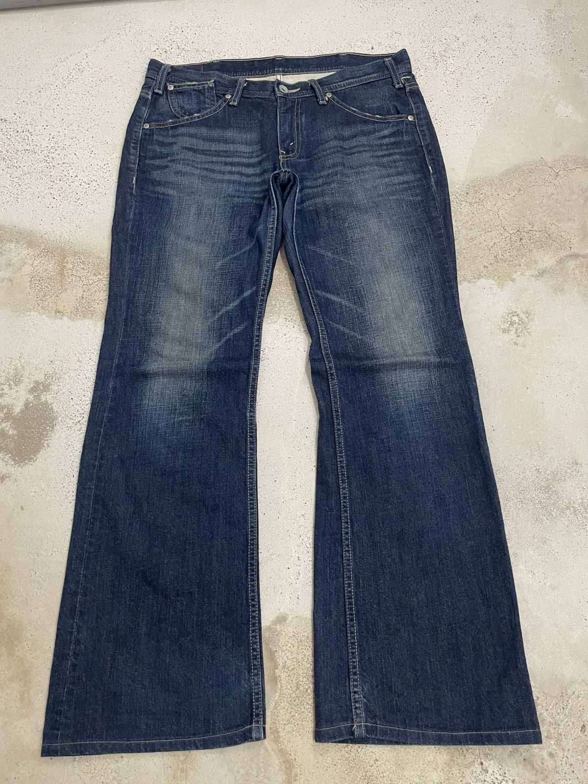 Levi's Levis Whiskering Flare Unisex Button Backpocket Size US 32 / EU 48 - 2 Thumbnail