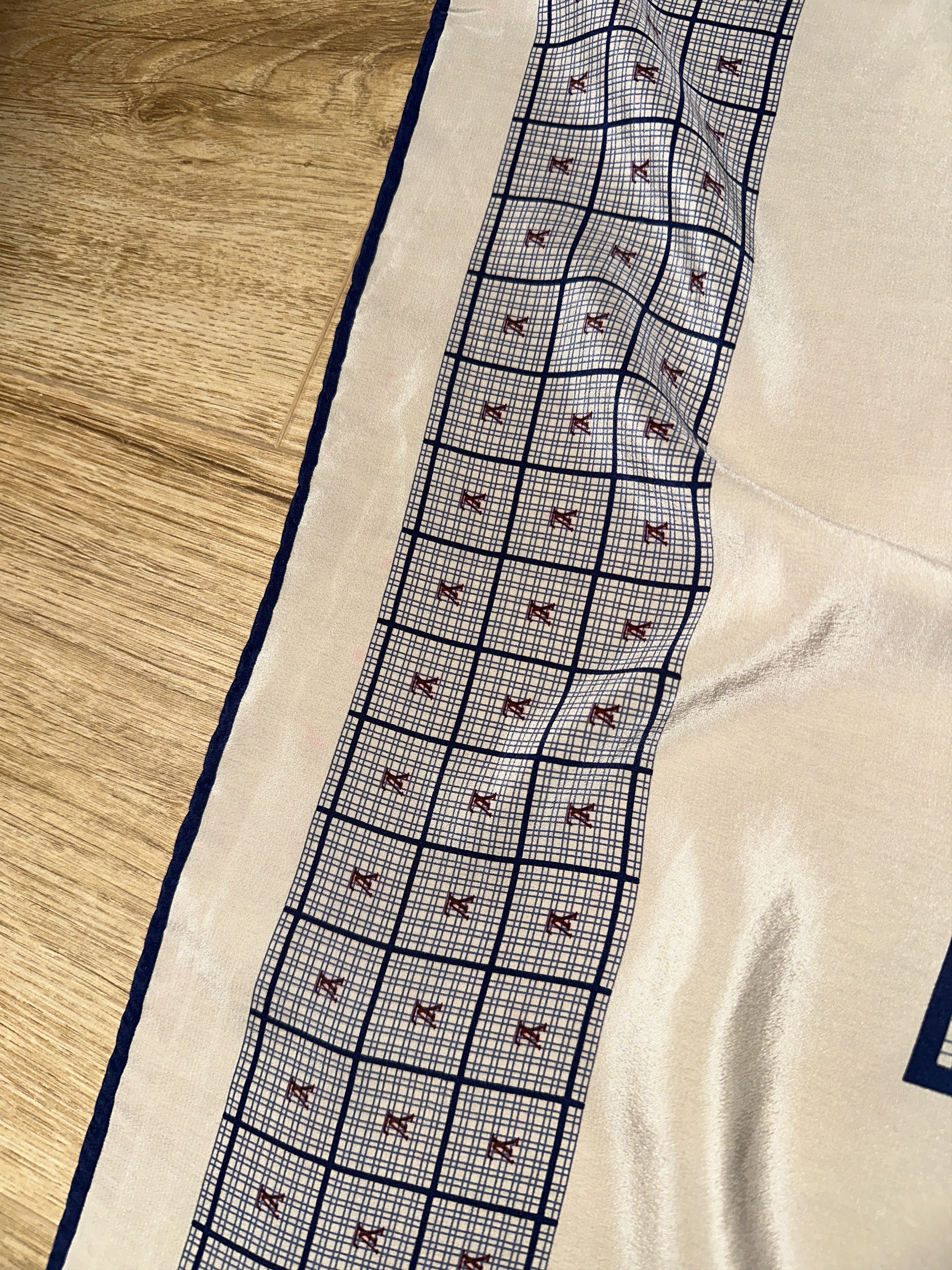 Louis Vuitton Louis Vuitton Silk Scarf Monogram Grid Square 81x83cm Size ONE SIZE - 9 Thumbnail