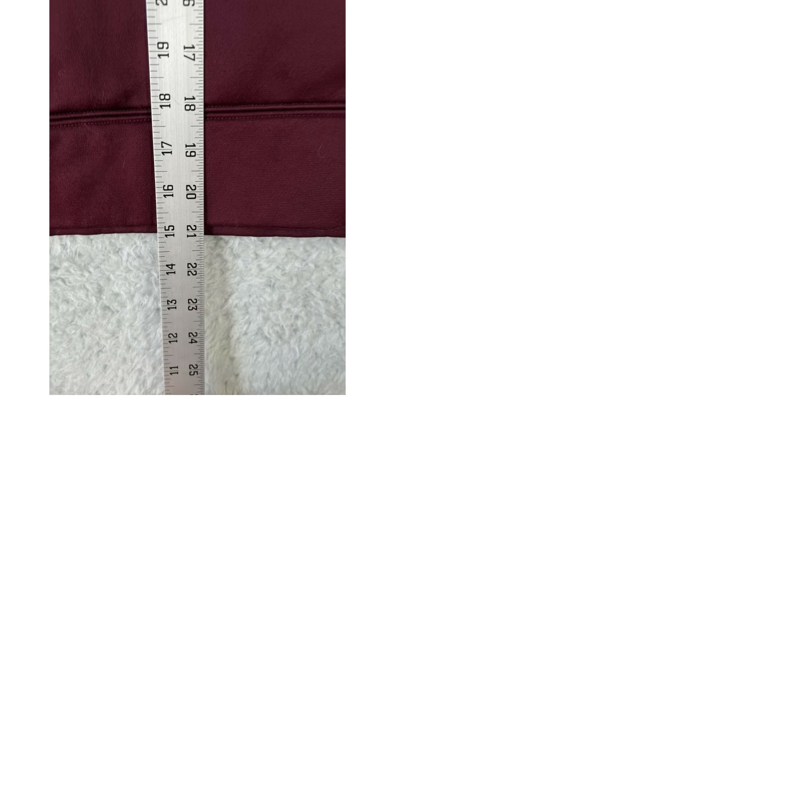 Under Armour Under Armour Hoodie Women M Burgundy Logo Cold Gear Quilted Glow 40 In Chest Long Sleeve Solid red - Adult Womens Size M / US 6-8 / IT 42-44 - 9 Thumbnail