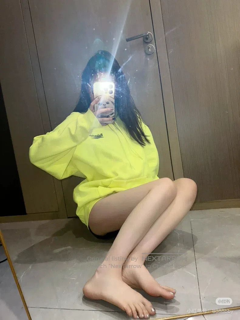 Balenciaga Balenciaga Neon Yellow Coke Logo Fleece Hoodie Size US XS / EU 42 / 0 - 6 Thumbnail
