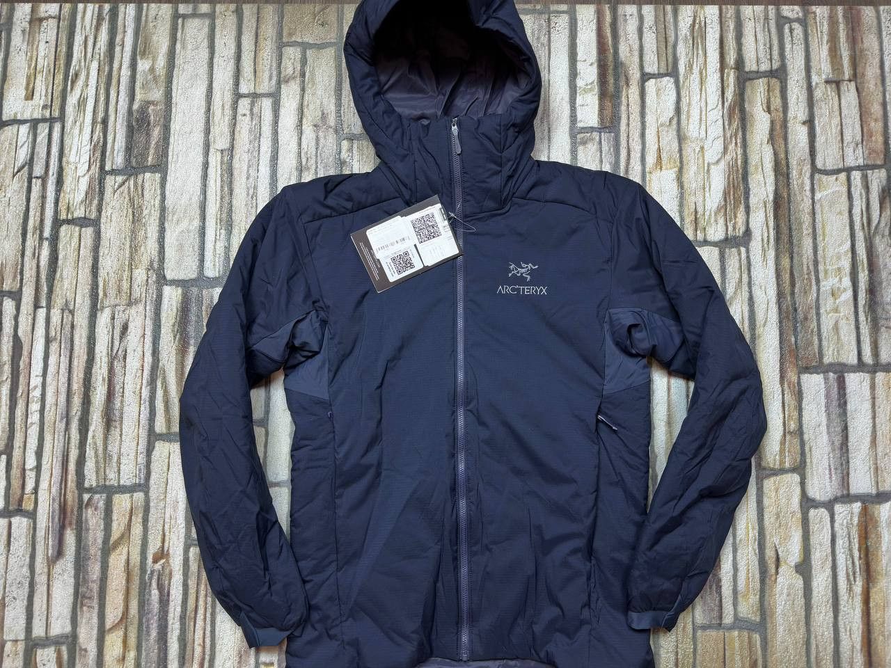 image of Arcteryx Atom Ar New Mens Jacket Xs Gorpcore in Dark Blue
