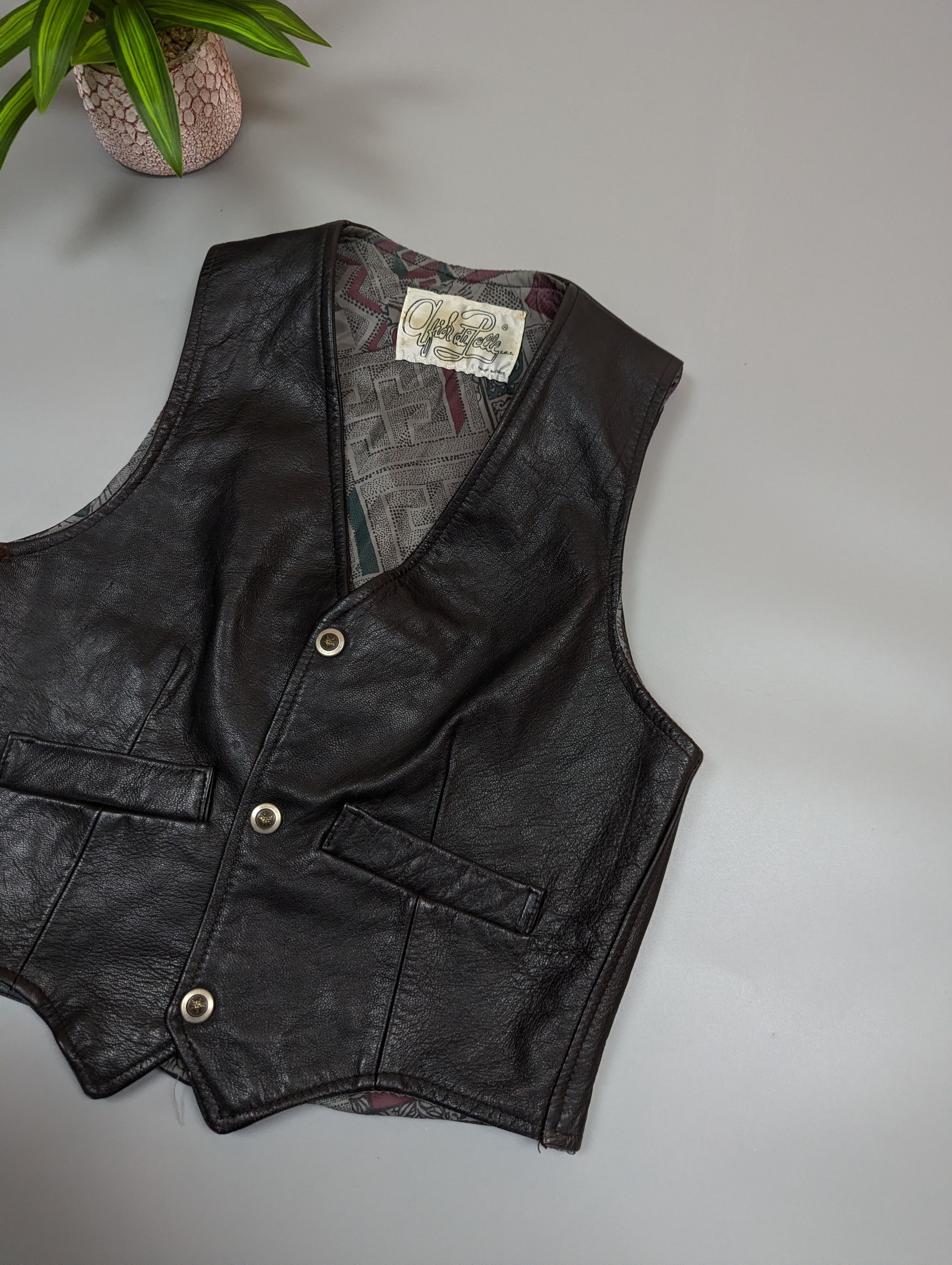 Vintage Italian Leather Biker Vest Womens Dark Brown Indie Sleaze Size XS / US 0-2 / IT 36-38 - 5 Thumbnail