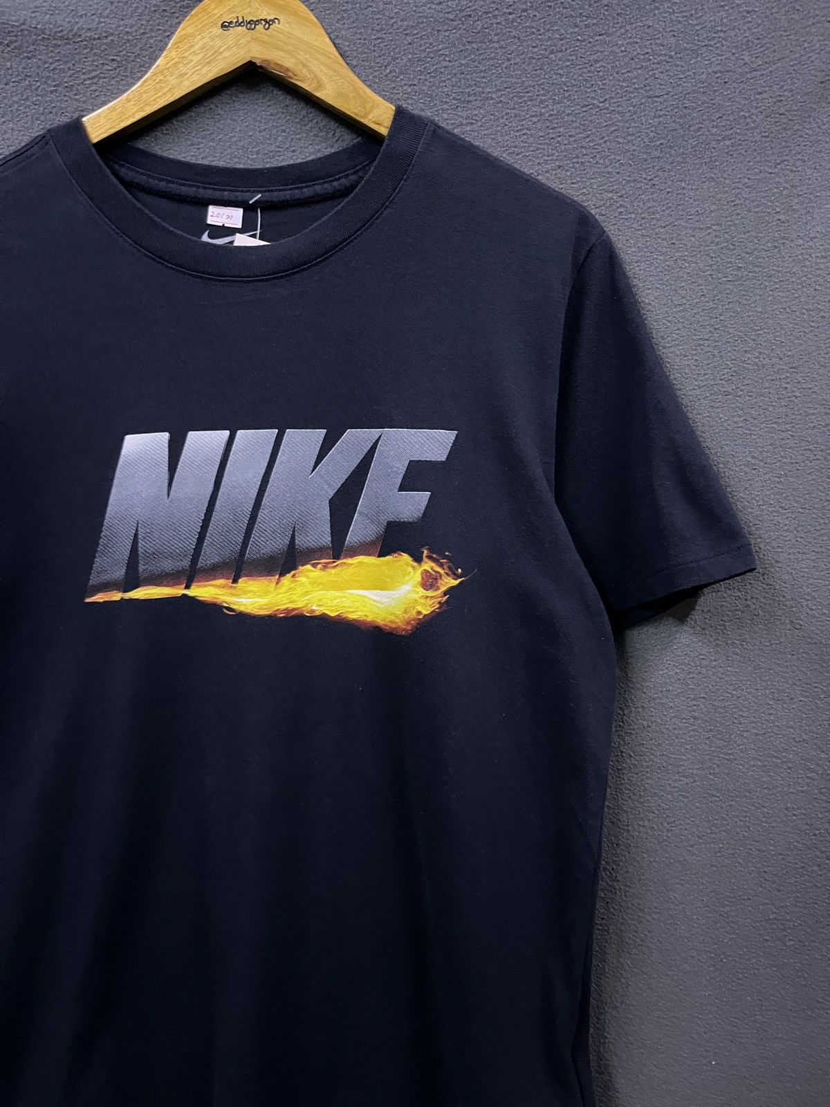 Nike NIKE FLAME TSHIRT Size US M / EU 48-50 / 2 - 2 Thumbnail
