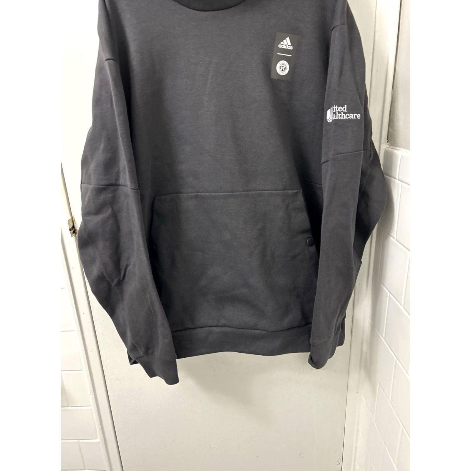Adidas Adidas Hoodie Unisex Adults L Black Pullover Pocket Sweatshirt Logo NWT L/S 90 MSRP Size US L / EU 52-54 / 3 - 3 Thumbnail