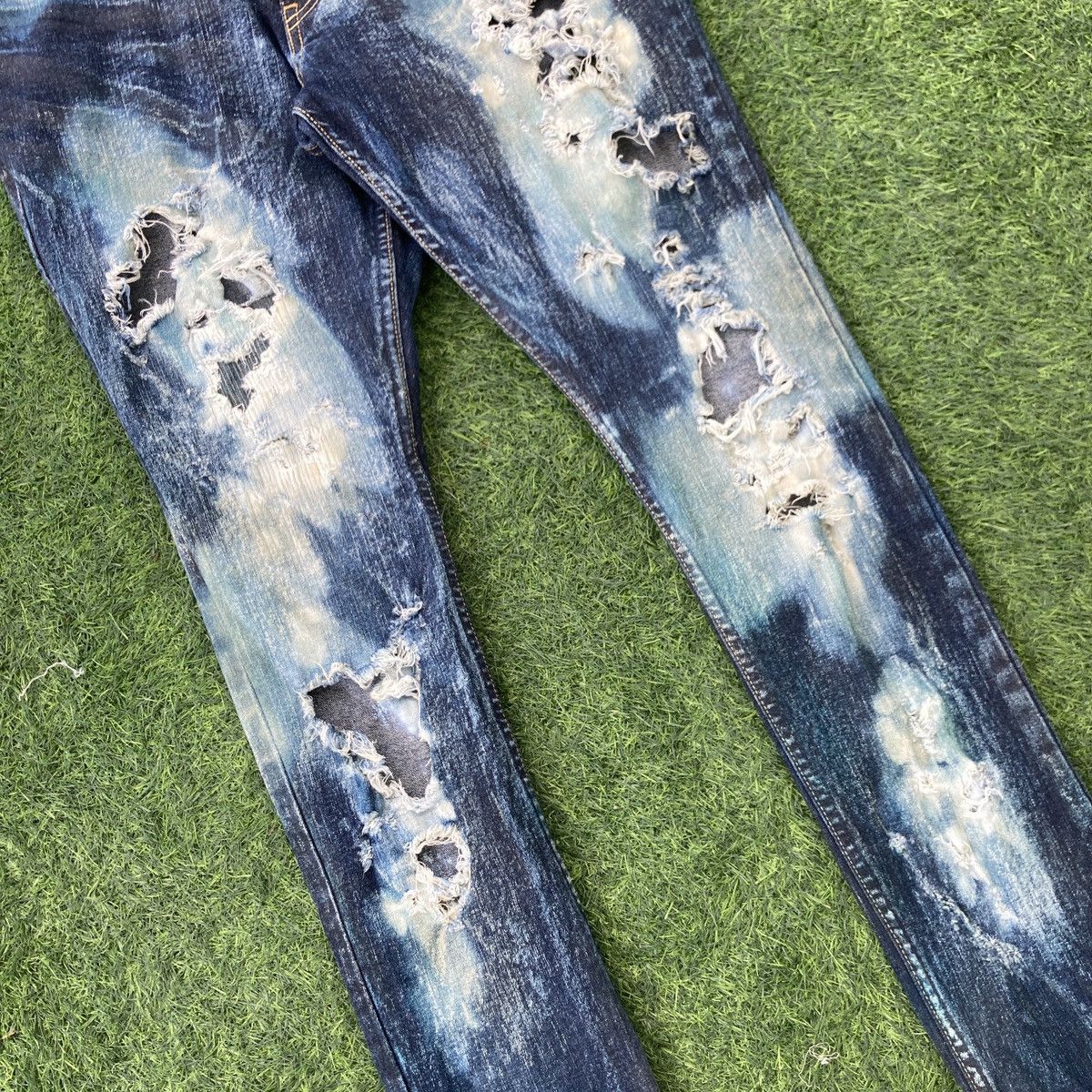 If Six Was Nine LE GRANDE BLEU (L.G.B) RIPPED JEANS Size US 32 / EU 48 - 4 Thumbnail