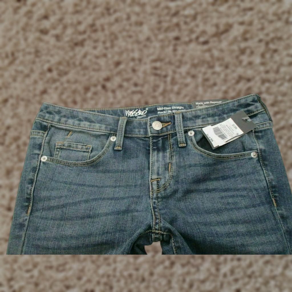 Mossimo MOSSIMO Women's Capri Jeans Shorts Flat Front Blue Size 2 Regular Capris Solid Denim Womens Size 26" / US 2 / IT 38 - 1 Thumbnail