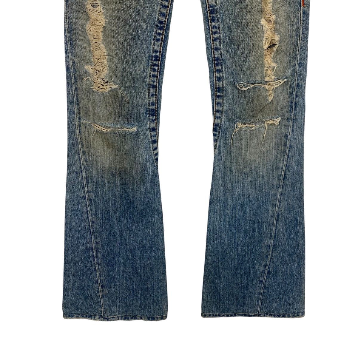 True Religion True Religion distressed flare pant Size 28" / US 6 / IT 42 - 4 Thumbnail