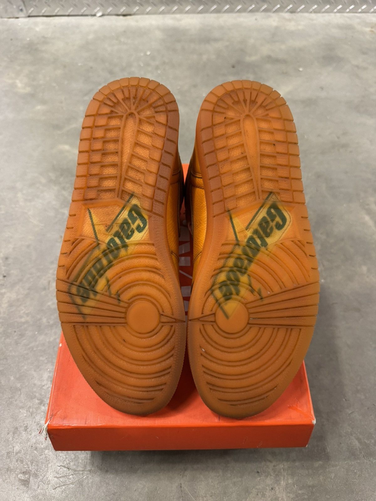Jordan Brand Jordan 1 Retro High OG Gatorade Orange Size 11 Size US 11 / EU 44 - 6 Thumbnail