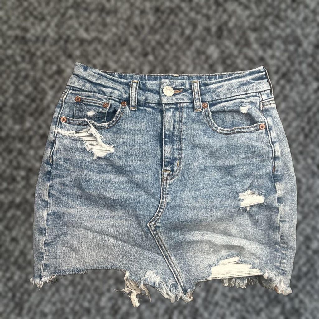 American Eagle Outfitters American Eagle Skirt Womens Size 4 Denim Hi-Rise Mini Curvy Pockets Light Wash Size 27" / US 4 / IT 40 - 1 Thumbnail