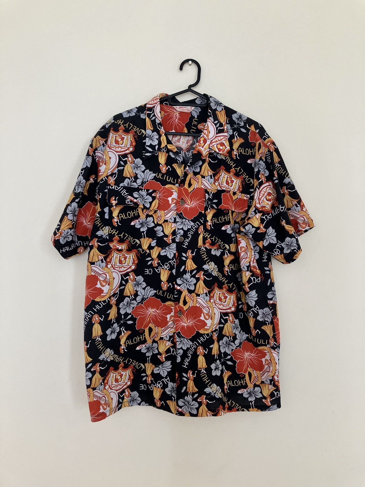 image of Sun Surf Hawaiian Aloha Shirt in Black, Men's (Size Medium)