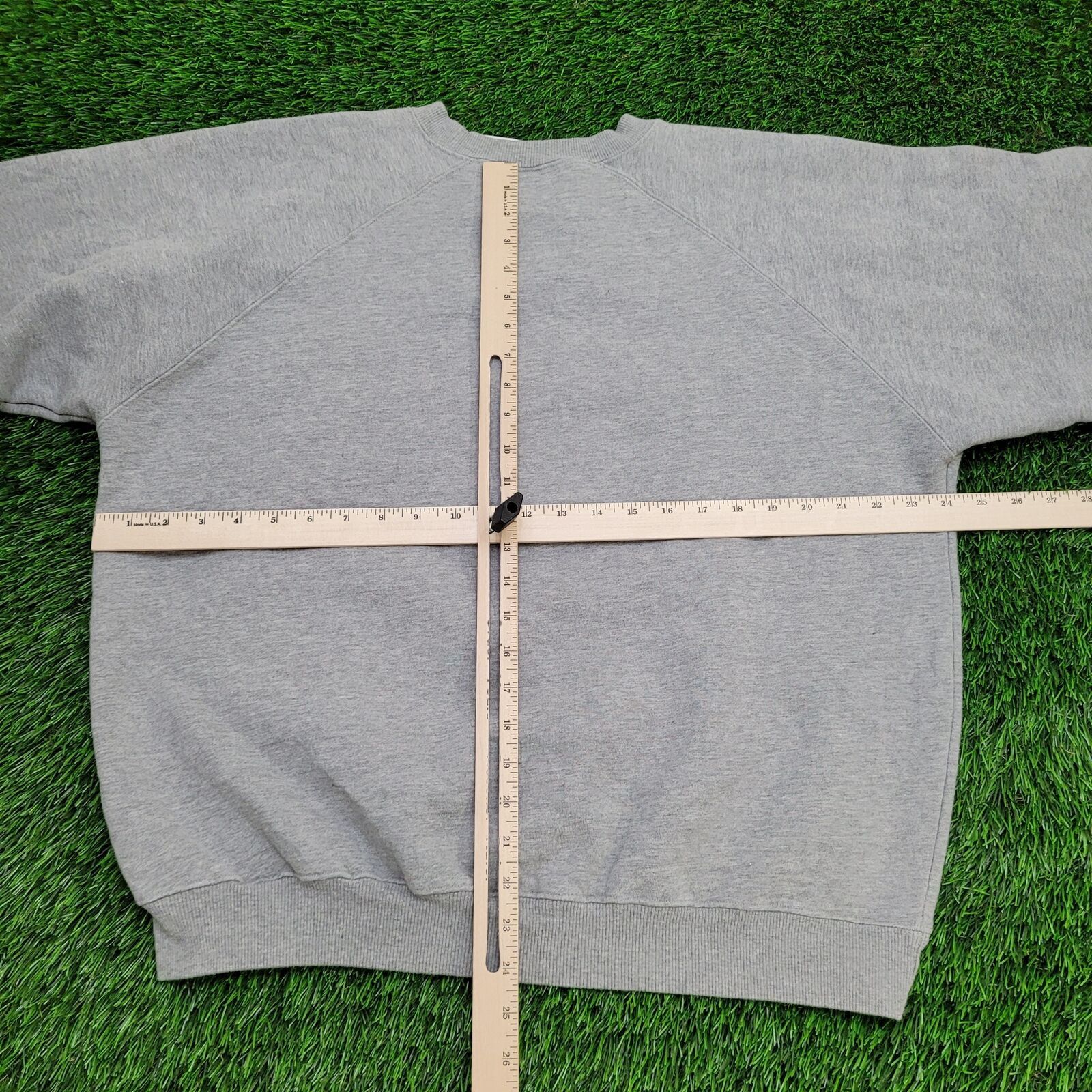 Vintage Vintage Warner-Bros Cropped Sweatshirt Large 24x24 Gray Crew Size US L / EU 52-54 / 3 - 4 Thumbnail