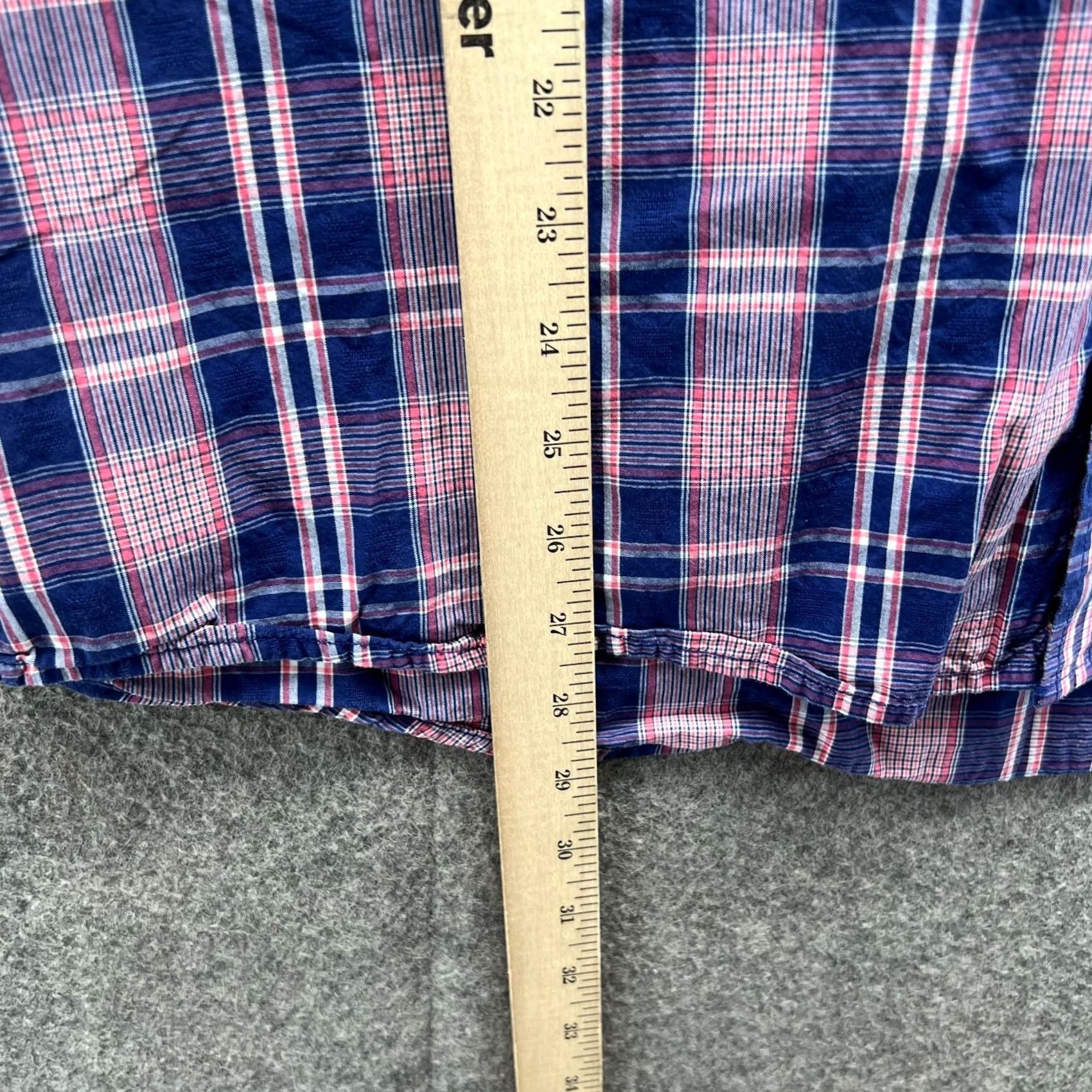 Izod VINTAGE Izod Shirt Men XL Blue Pink Plaid Button-Down Relaxed Saltwater Collection Casual Button-Up Short Sleeve Size US XL / EU 56 / 4 - 6 Thumbnail