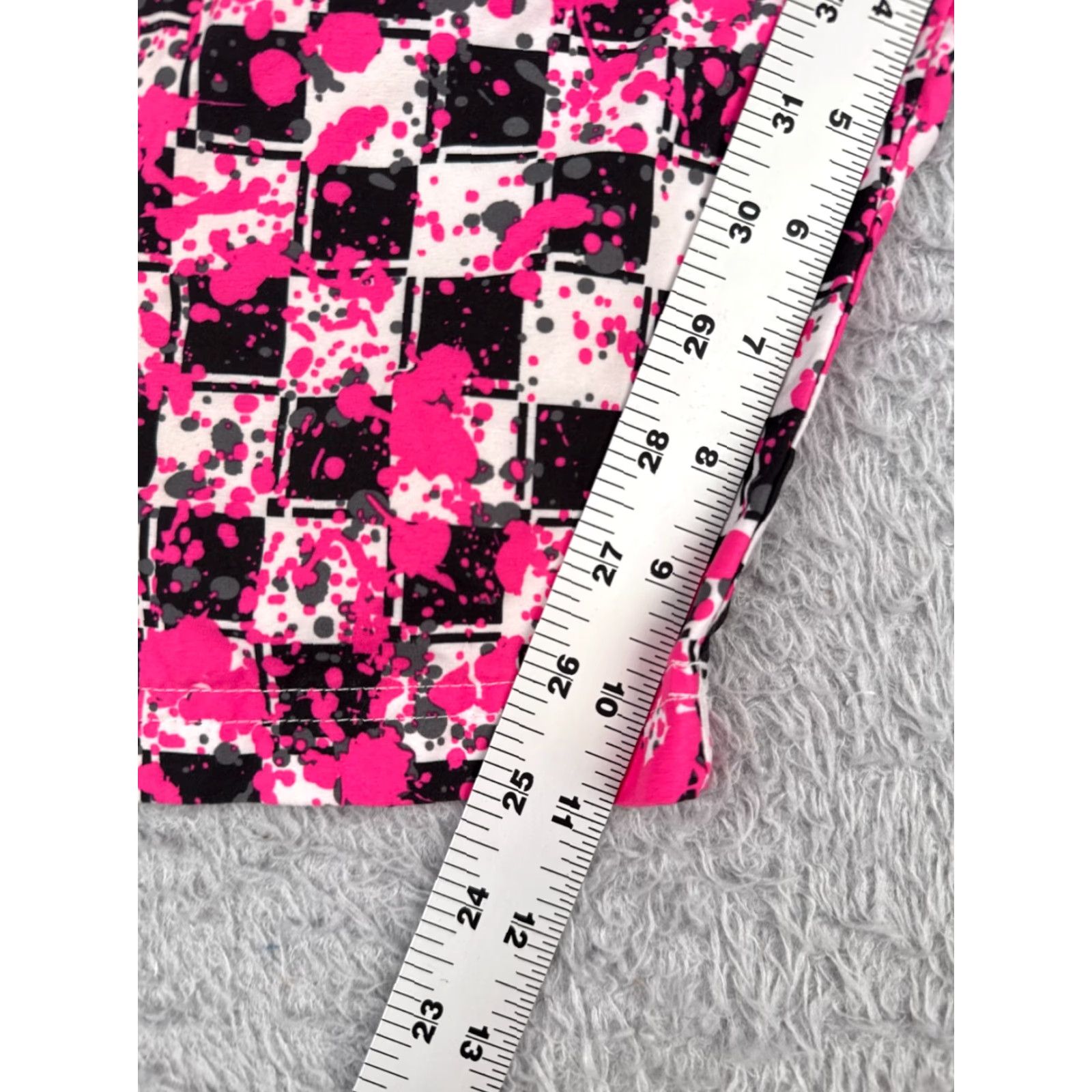 Vintage O'rageous Mens Board Shorts Pink 36 Checkered Black Pink Polyester Camouflage Pockets Drawstring Beach 90s? Size US 36 / EU 52 - 7 Thumbnail