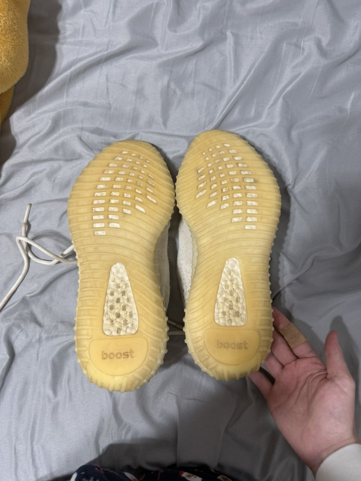 Yeezy Yeezy 350 v2 Bone Size US 9.5 / EU 42-43 - 6 Thumbnail