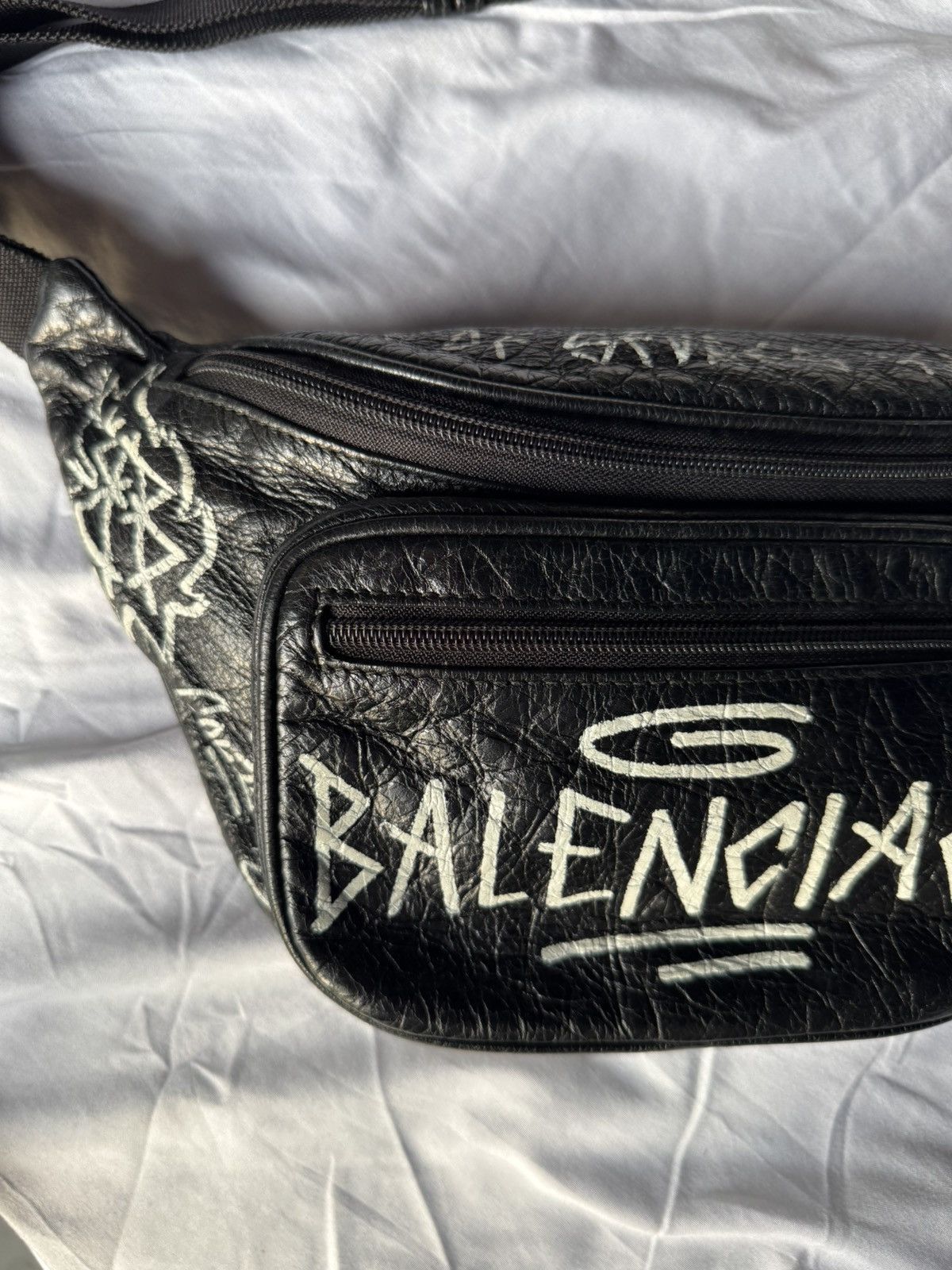 Balenciaga Balenciaga Black Graffiti Explorer Belt Bag Size ONE SIZE - 14 Thumbnail