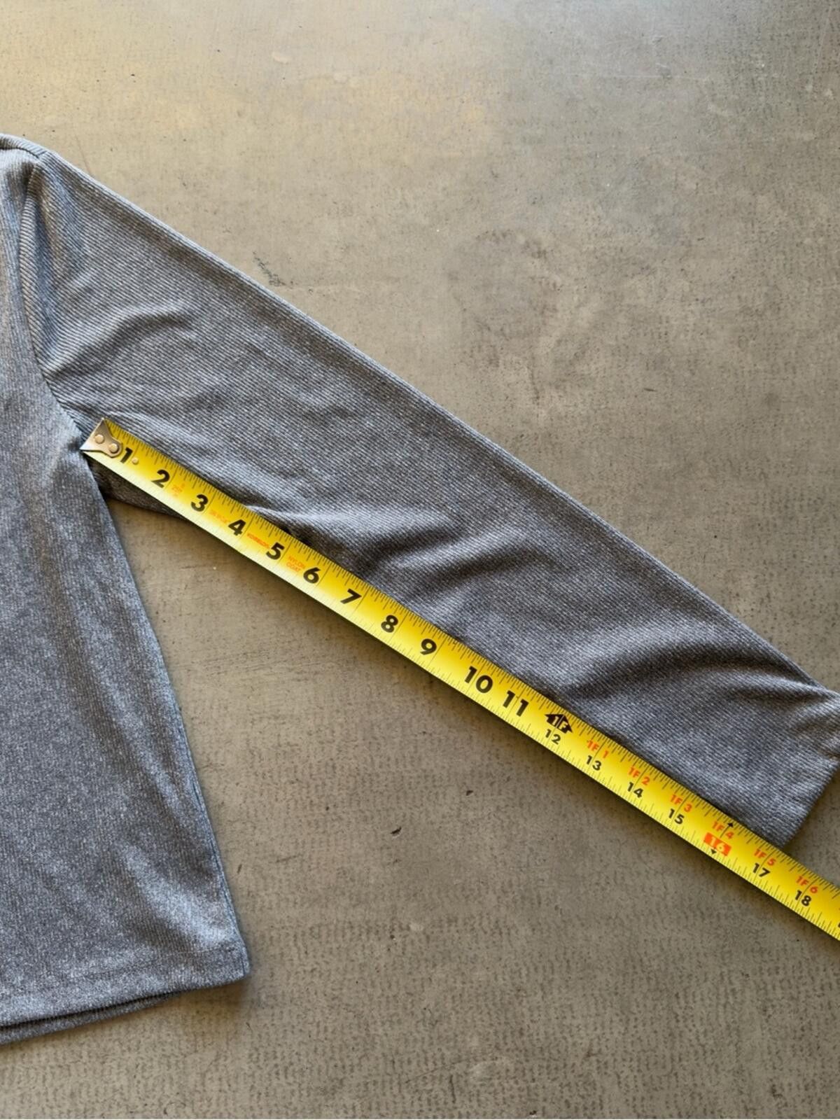 Express Express / Ribbed Snap Front Long Sleeve Crop Top / Gray Size S / US 4 / IT 40 - 6 Thumbnail