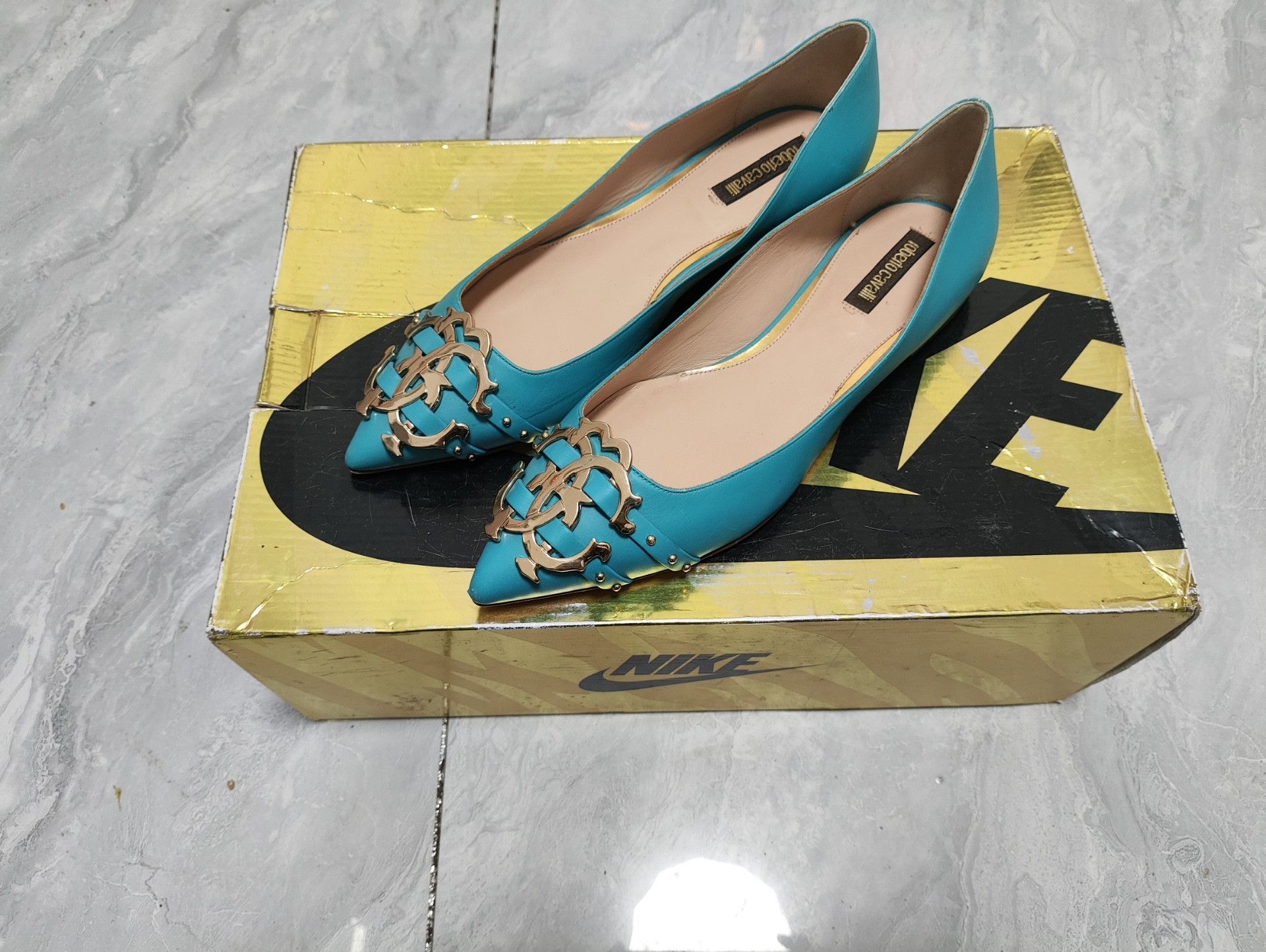 Roberto Cavalli Roberto Cavalli Lowtop Sneakers us_7 Women Size US 7 / IT 37 - 1 Thumbnail