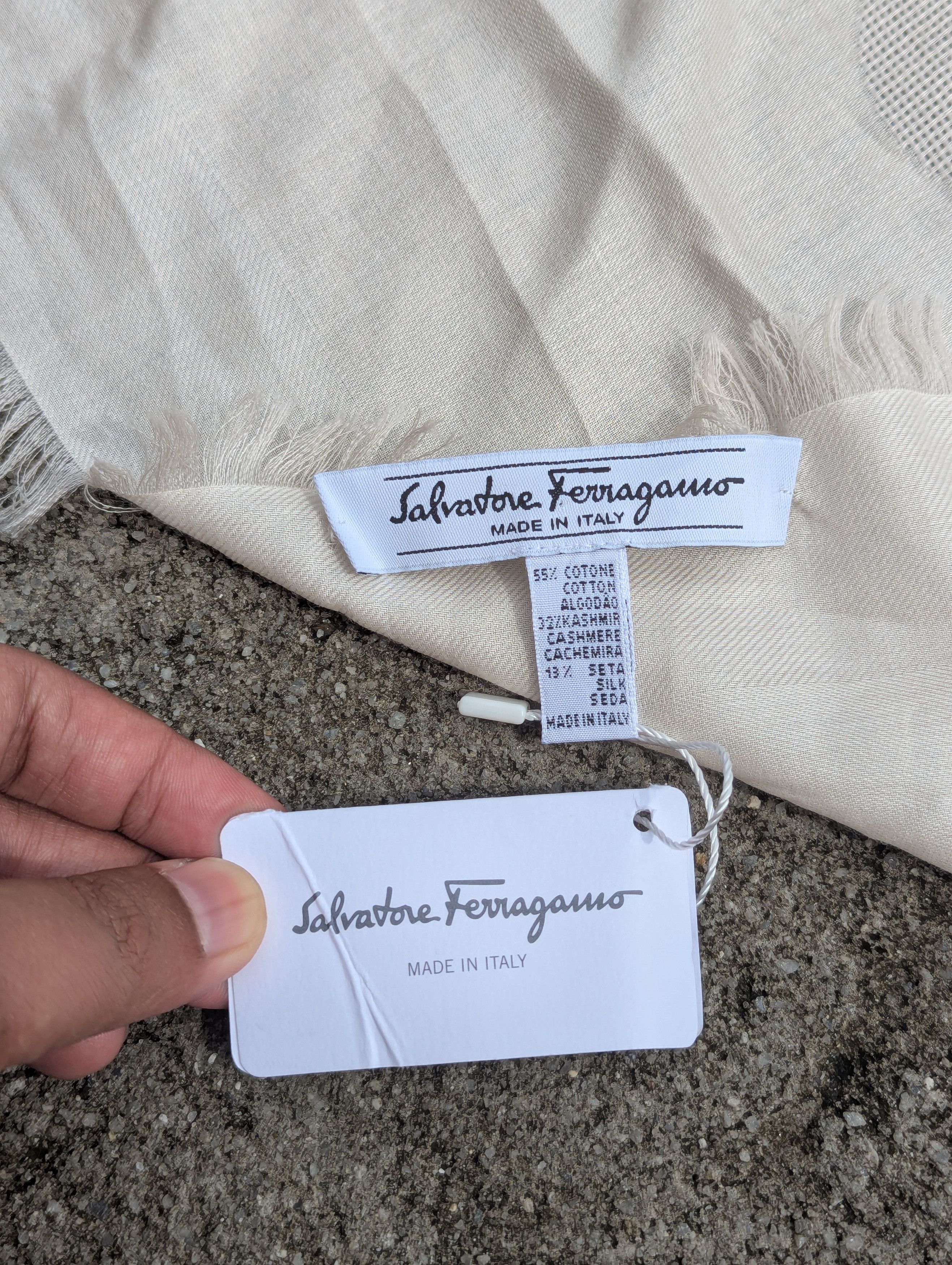 Salvatore Ferragamo 🔥FREE SHIPPING🔥Salvatore Ferragamo Gancini Monogram Scarve Size ONE SIZE - 7 Thumbnail