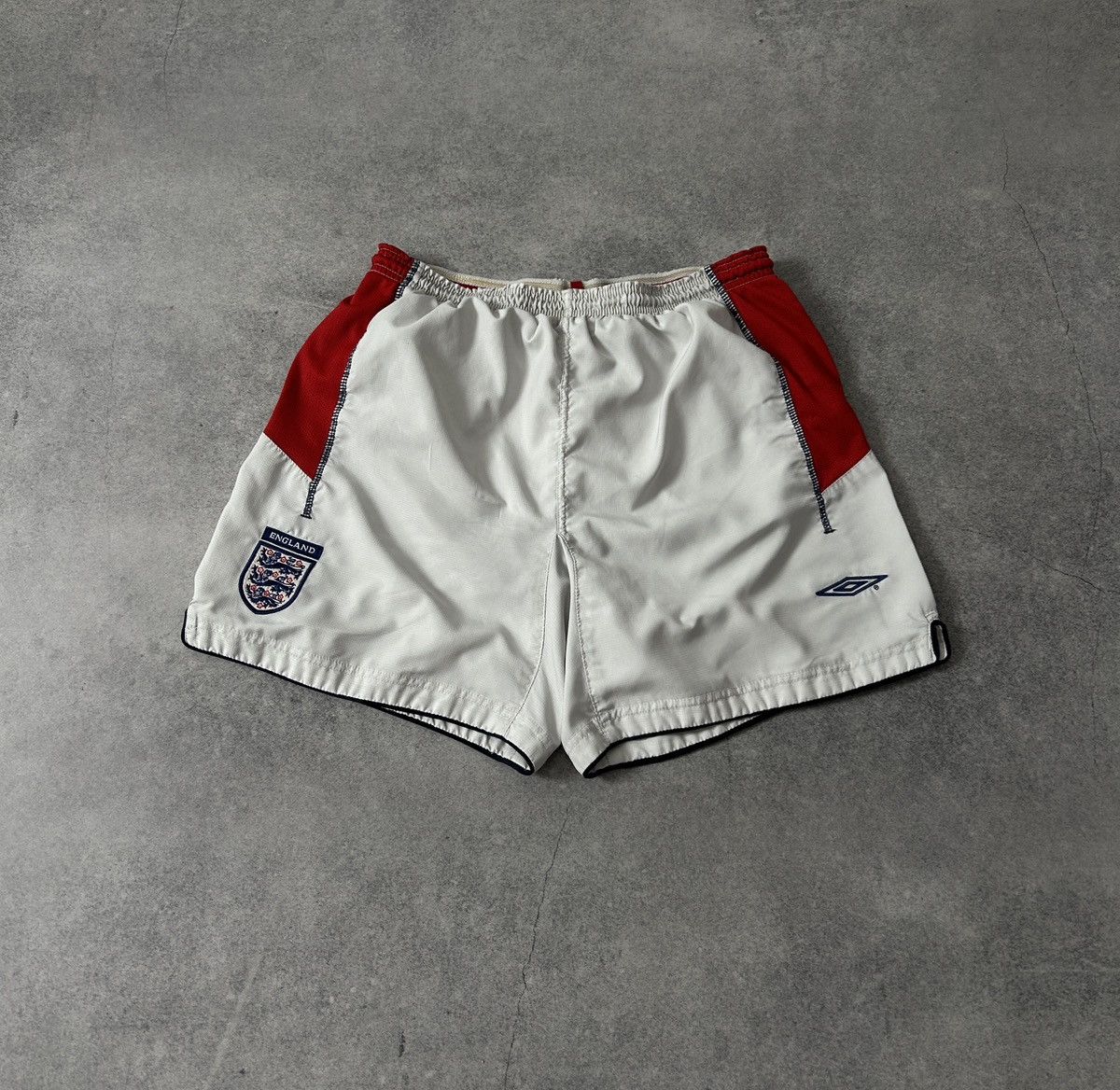 Umbro Vintage Umbro x England 🏴󠁧󠁢󠁥󠁮󠁧󠁿 soccer shorts mens Size US 32 / EU 48 - 2 Thumbnail