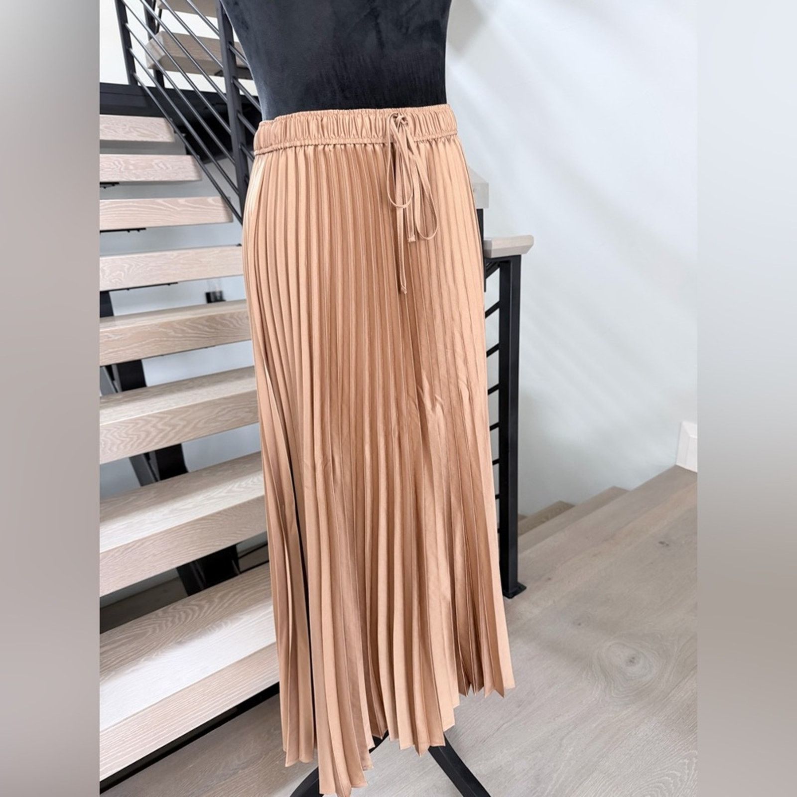 Other New High Waisted Satin Drawstring Tan Pleated Skirt size S Size 27" / US 4 / IT 40 - 4 Thumbnail